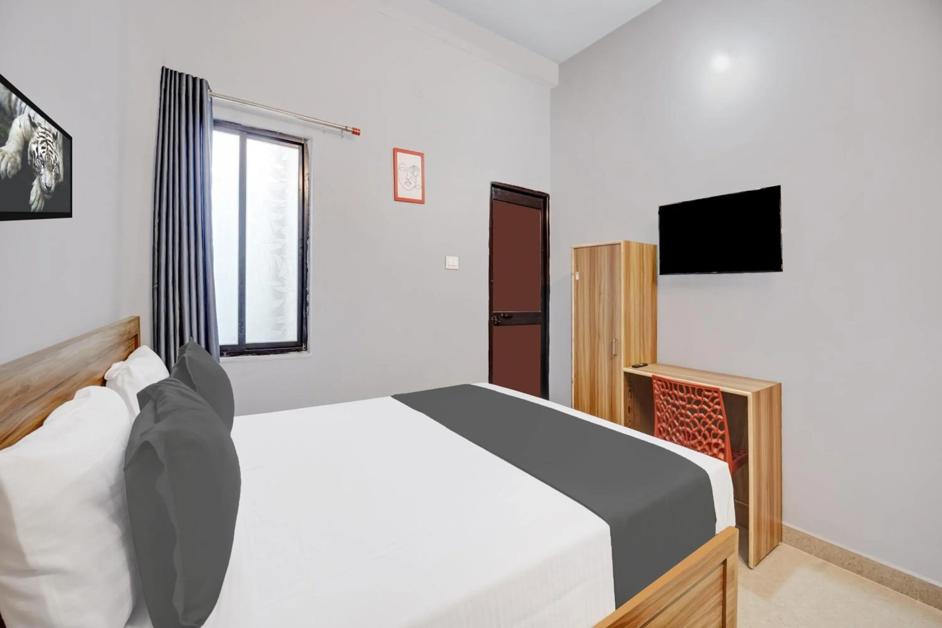 Bedroom, Bed in HOTEL O ROYAL GUEST HOUSE