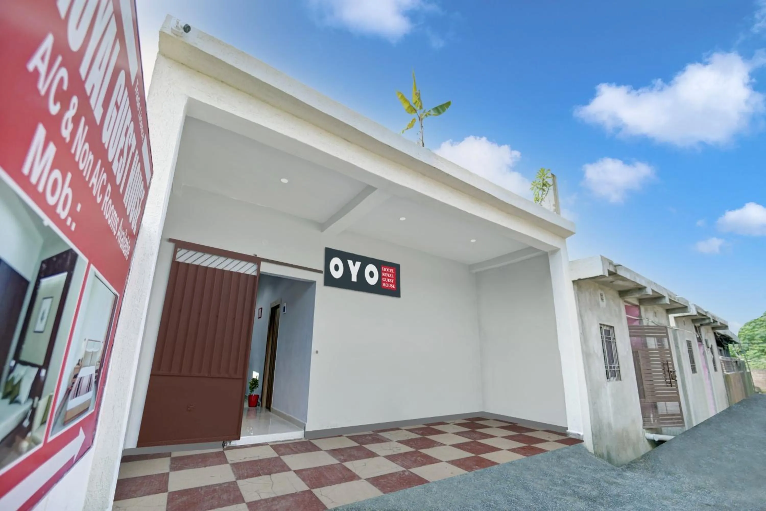 Facade/entrance in HOTEL O ROYAL GUEST HOUSE