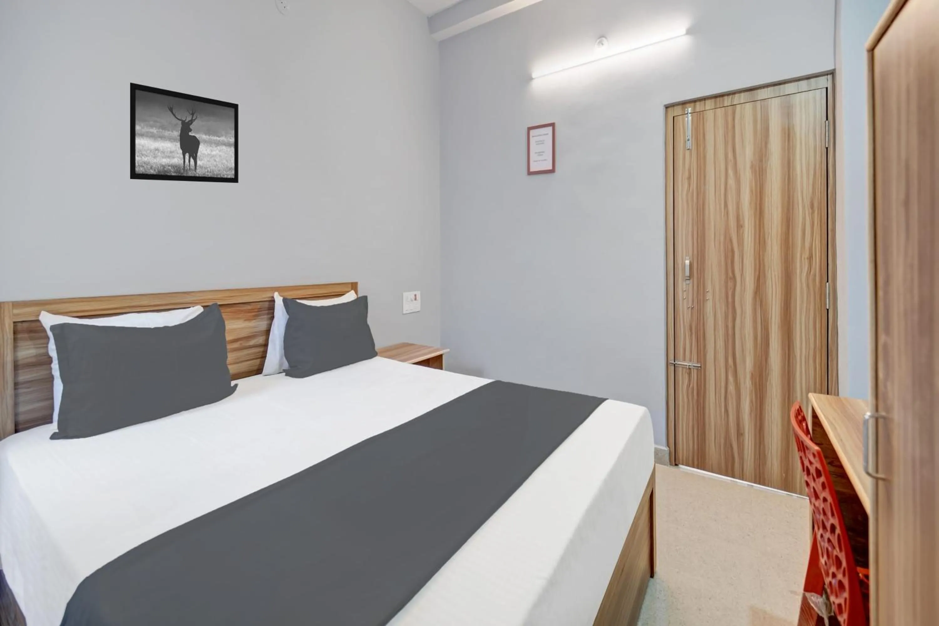 Bedroom, Bed in HOTEL O ROYAL GUEST HOUSE