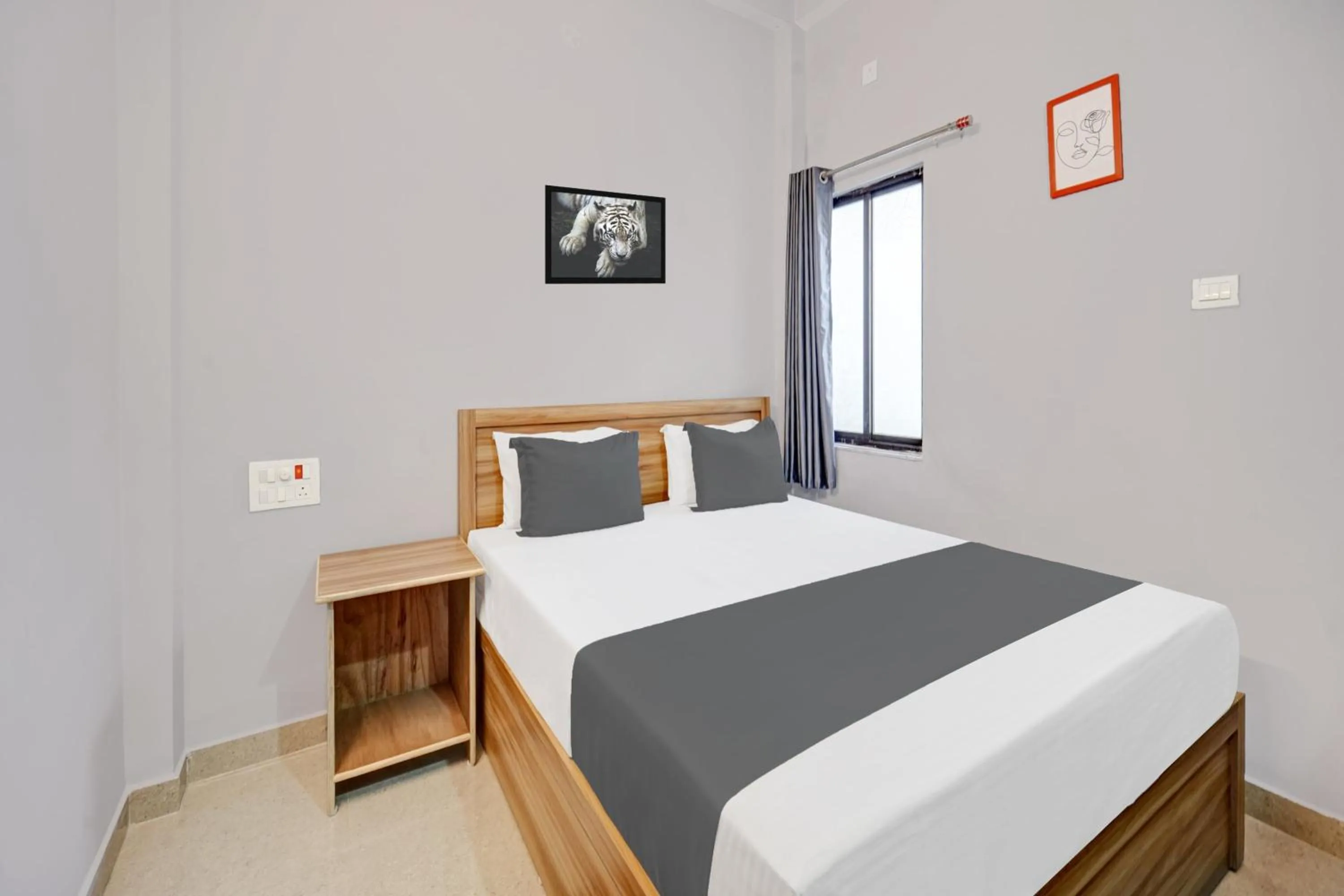 Bedroom, Bed in HOTEL O ROYAL GUEST HOUSE