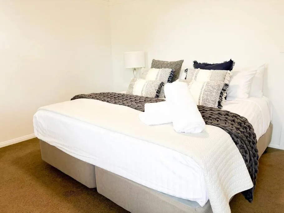 The Travers Townhouse - Central Comfort
