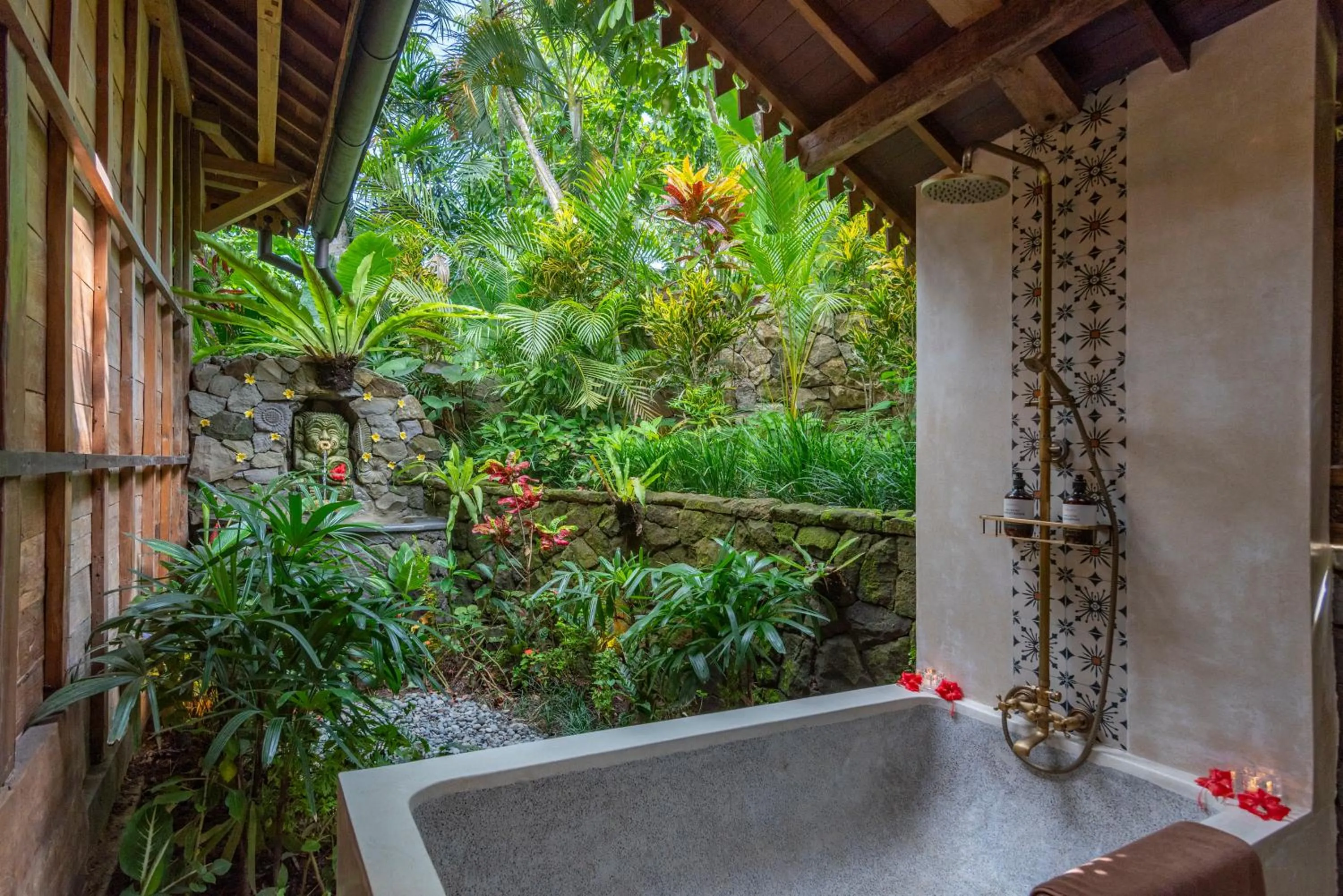 Bath in Lumina Wellness Retreat