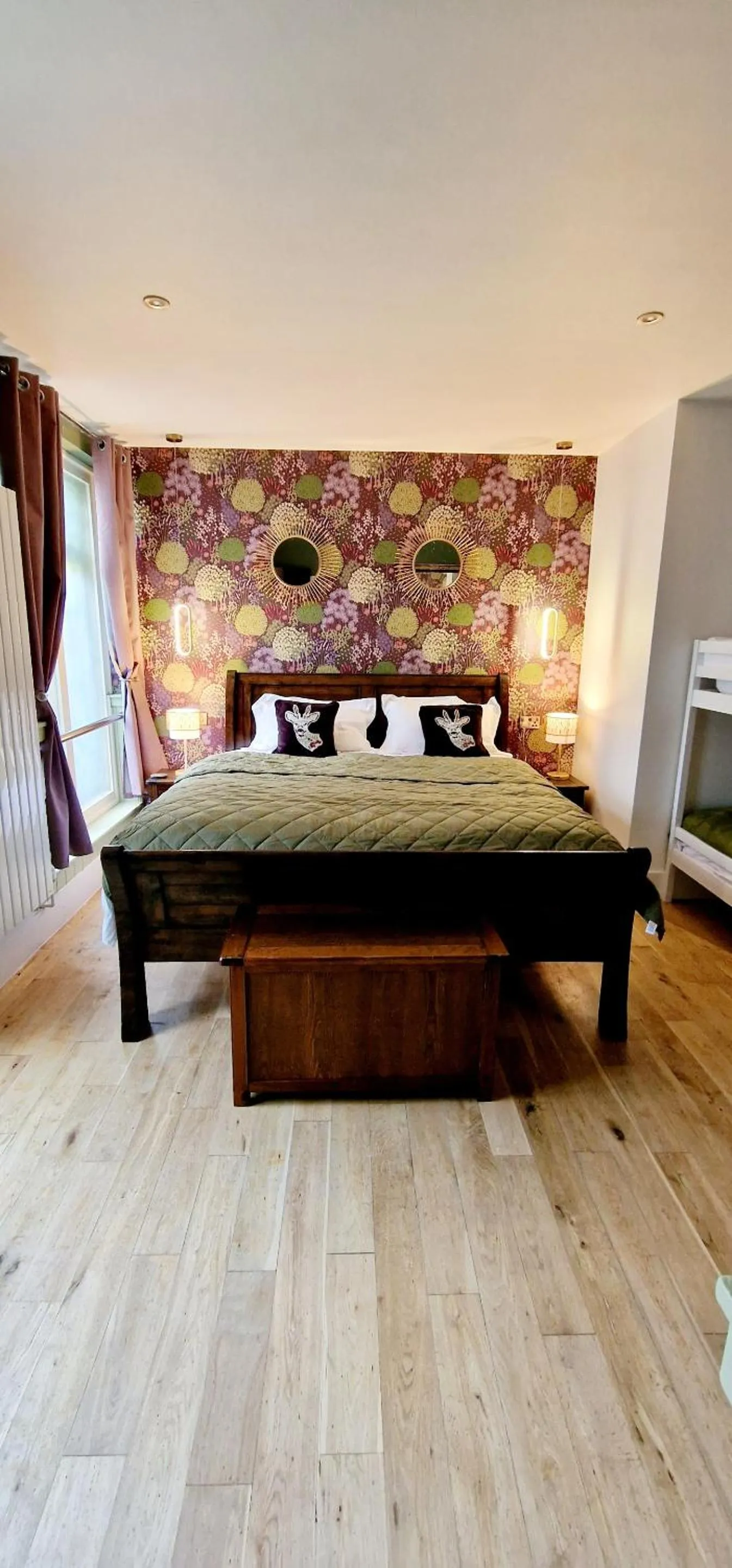 Bedroom, Bed in Burton Stone Inn