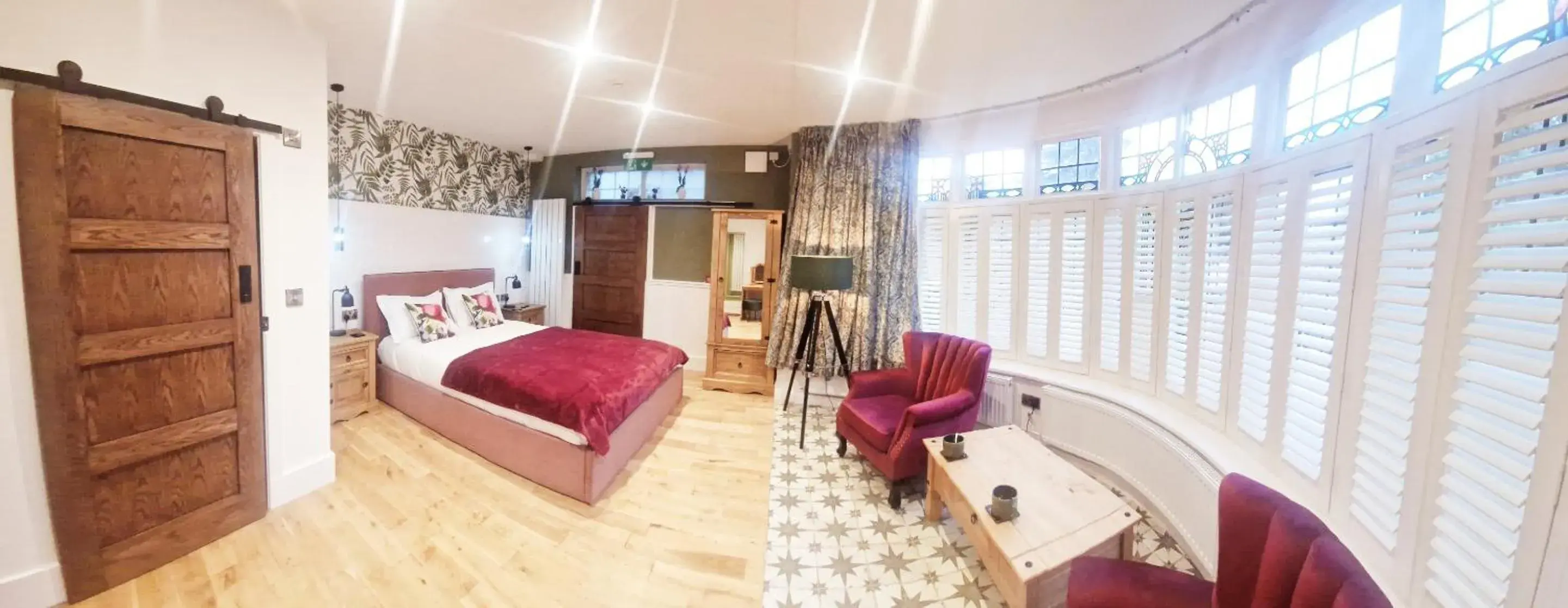 Bedroom, Bed in Burton Stone Inn Bedroom, Bed in Burton Stone Inn