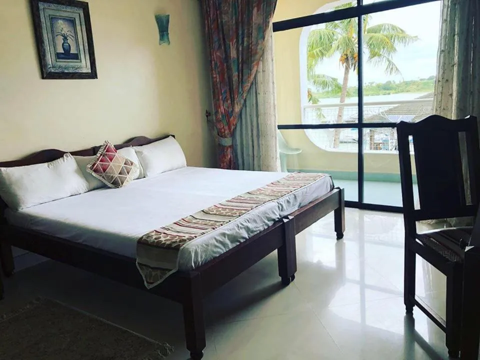 Communal lounge/ TV room, Bed in Tudor Water Sports Hotel