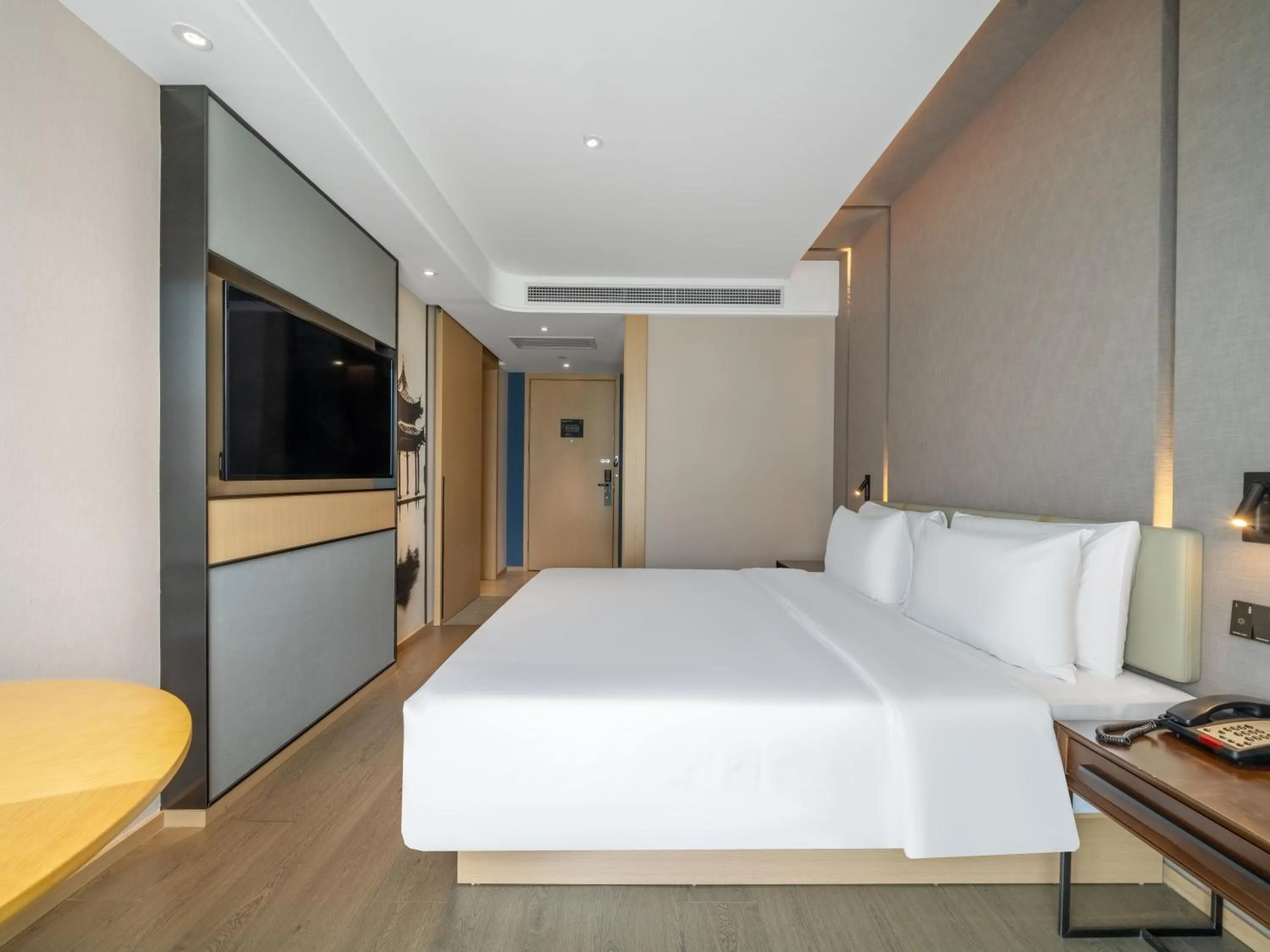 Photo of the whole room, Bed in Atour Hotel Hangzhou Xixi Vally Tianmushan Road