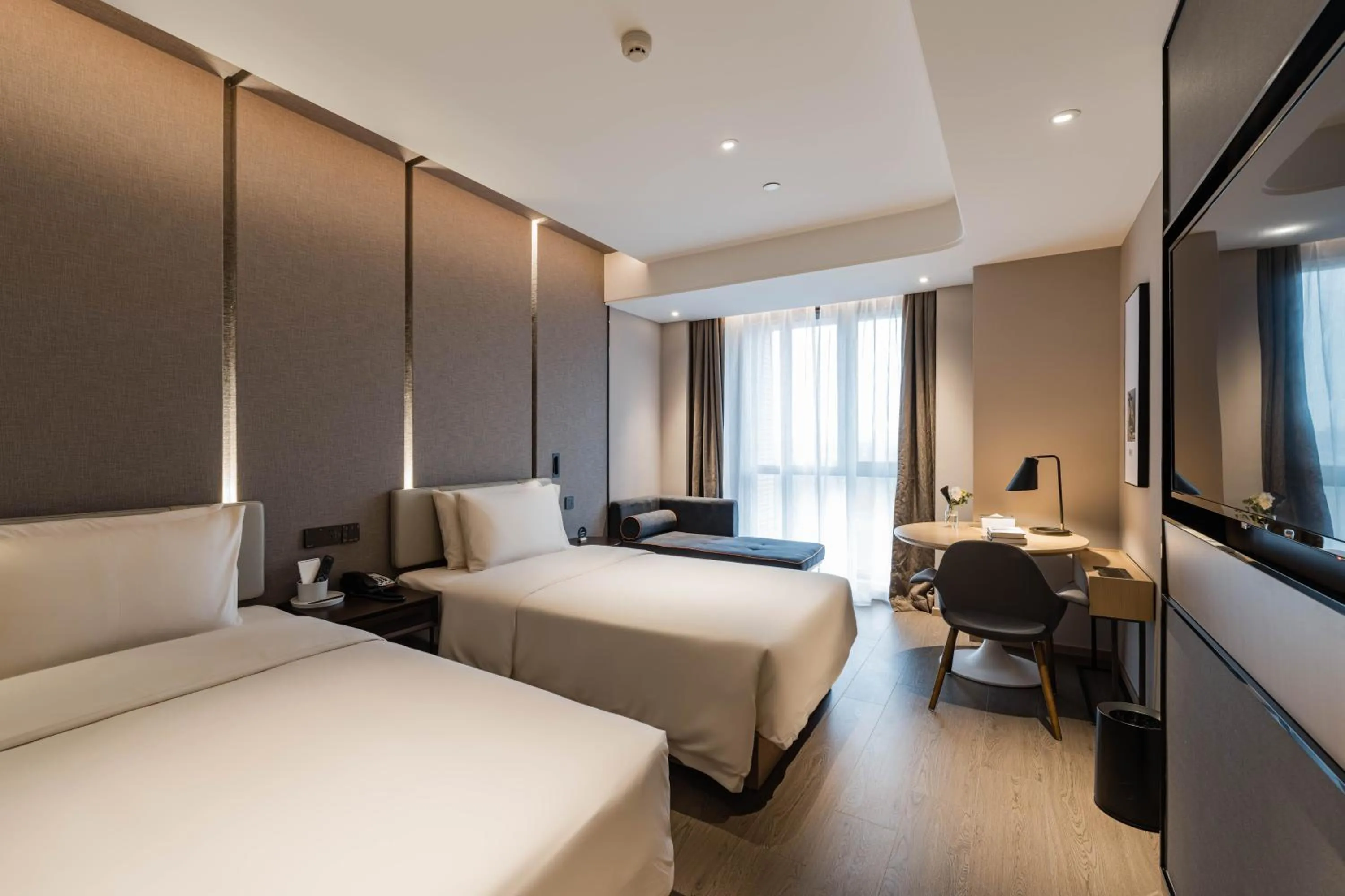 Photo of the whole room, Bed in Atour Hotel Hangzhou Xixi Vally Tianmushan Road