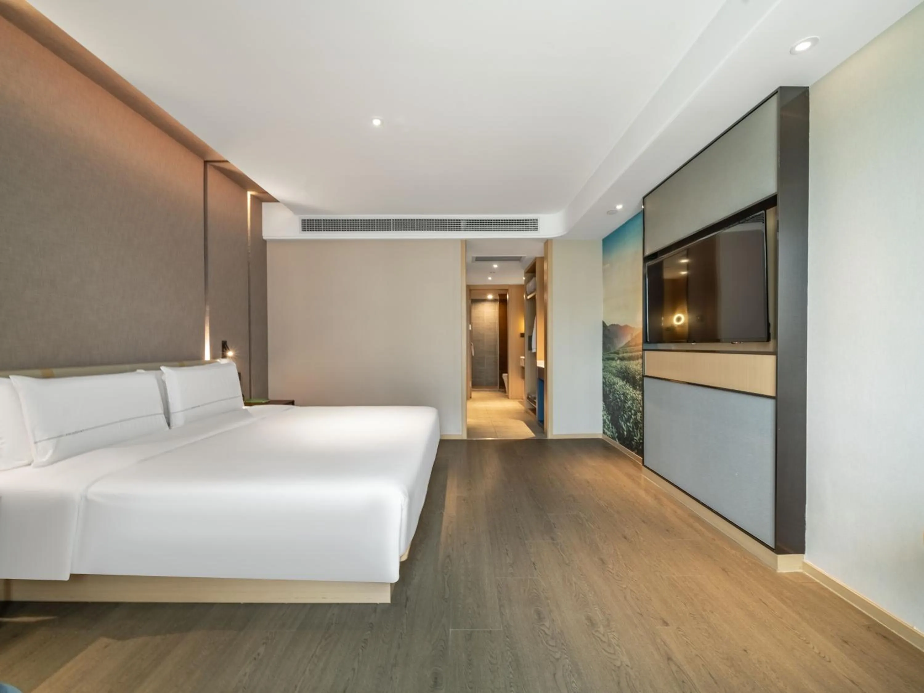 Photo of the whole room, Bed in Atour Hotel Hangzhou Xixi Vally Tianmushan Road