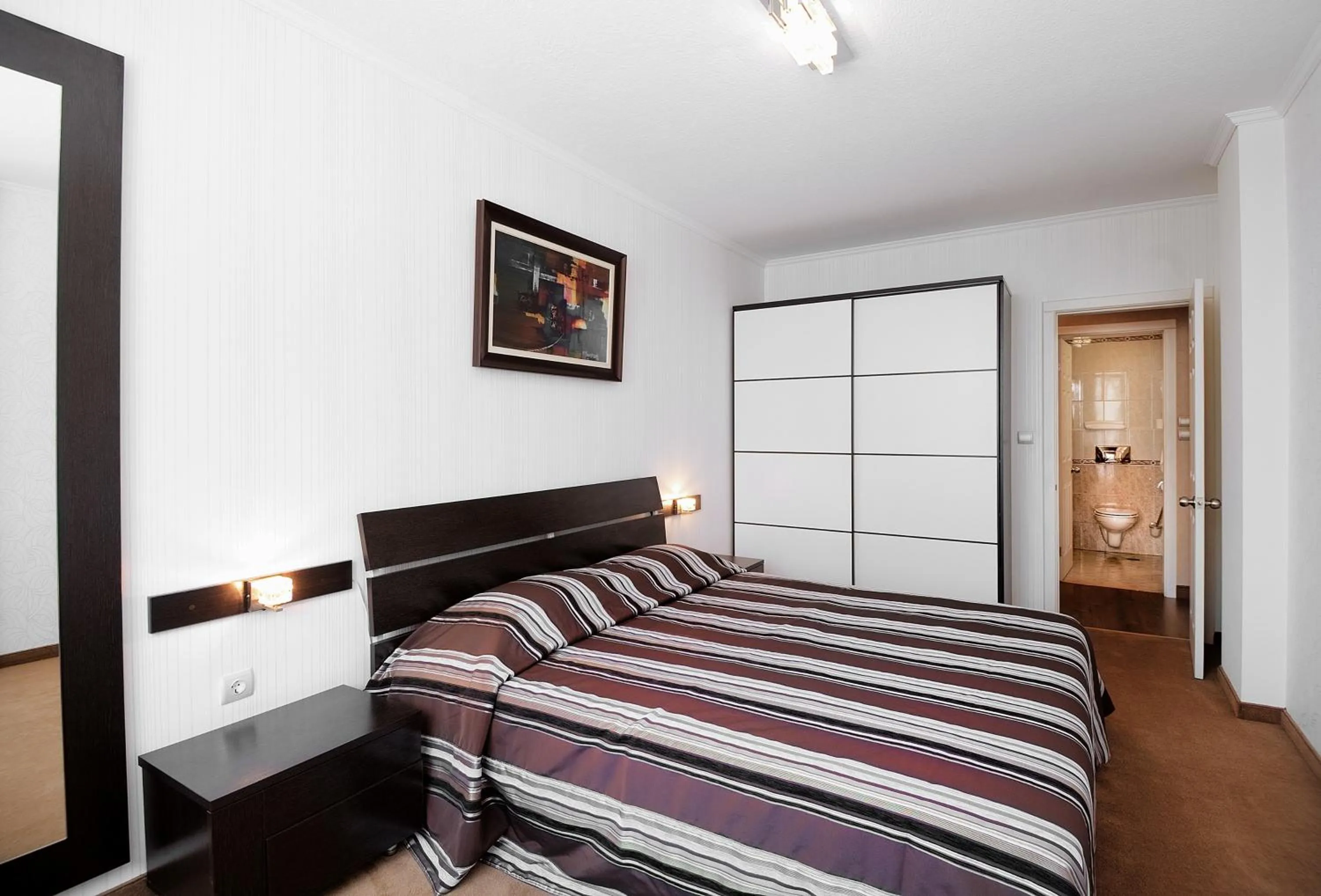 Staff, Bed in Apartments Carrera