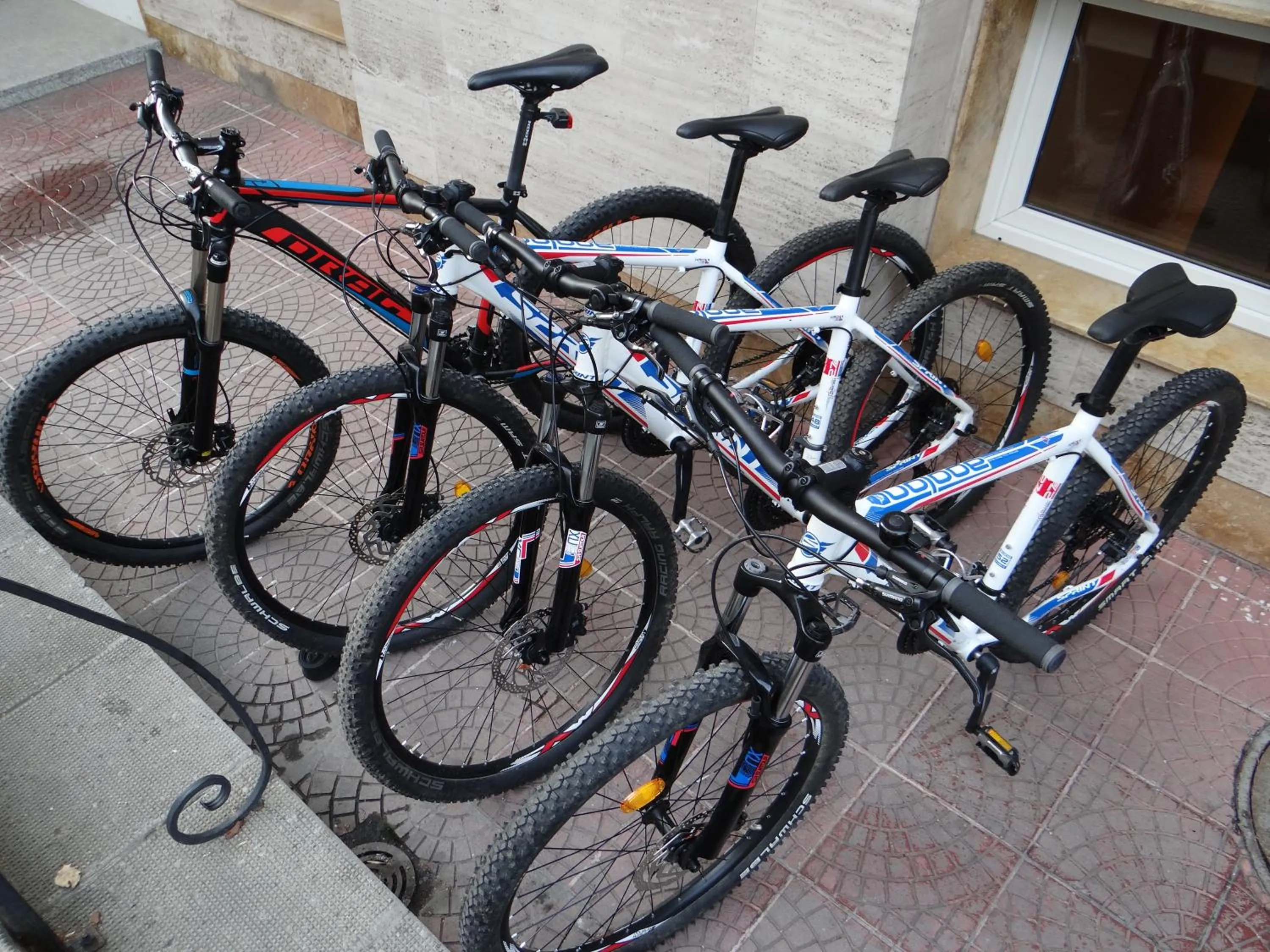 Cycling in Apartments Carrera