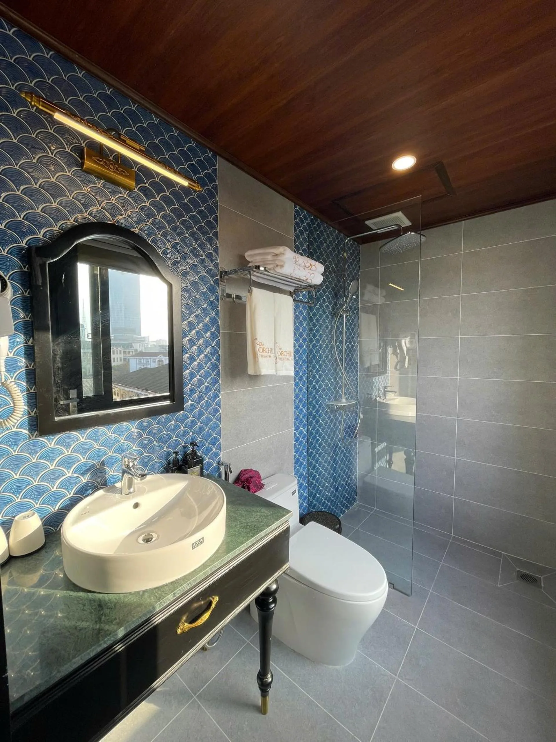 Shower in The ORCHID PREMIUM Hotel