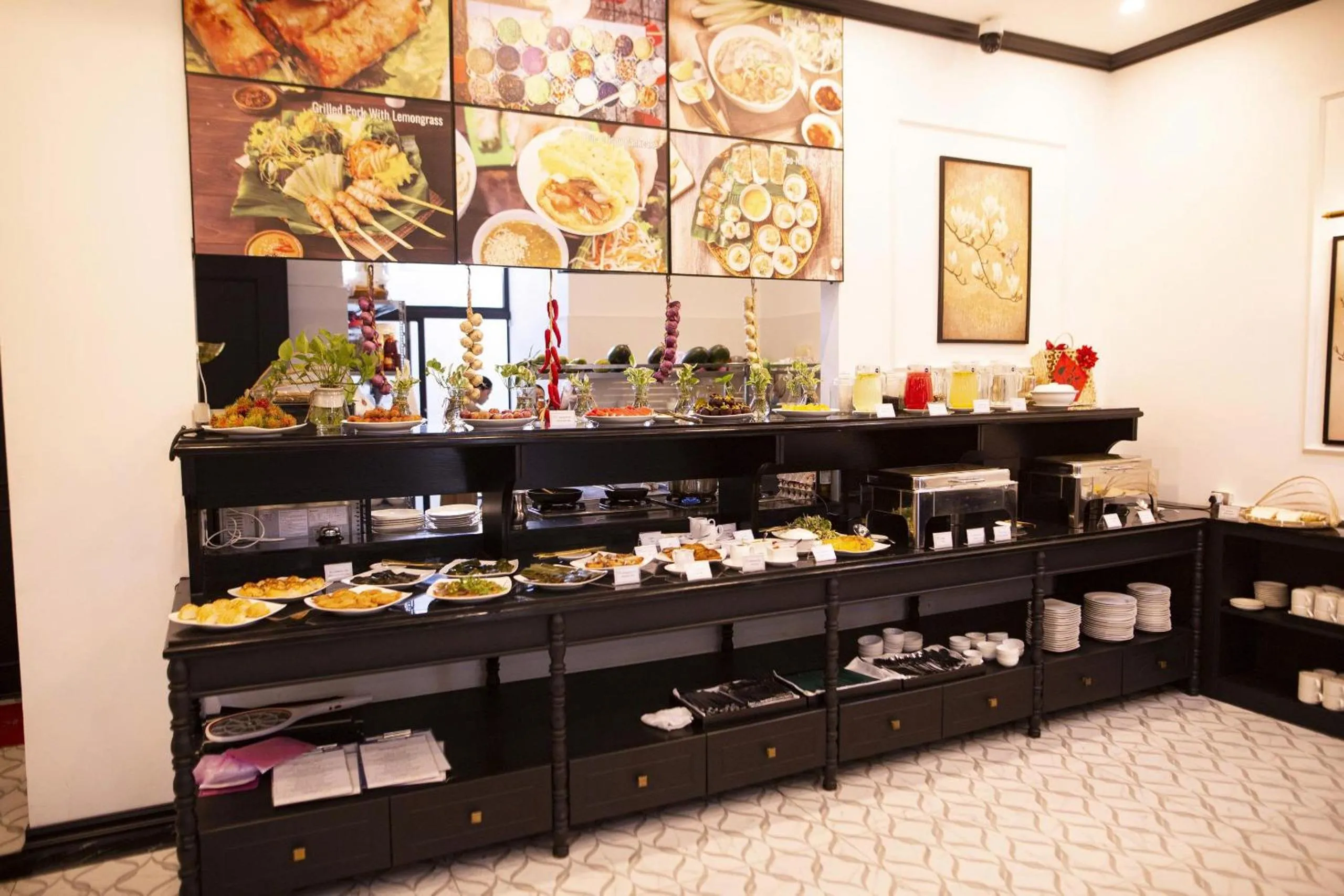 Restaurant/places to eat in The ORCHID PREMIUM Hotel