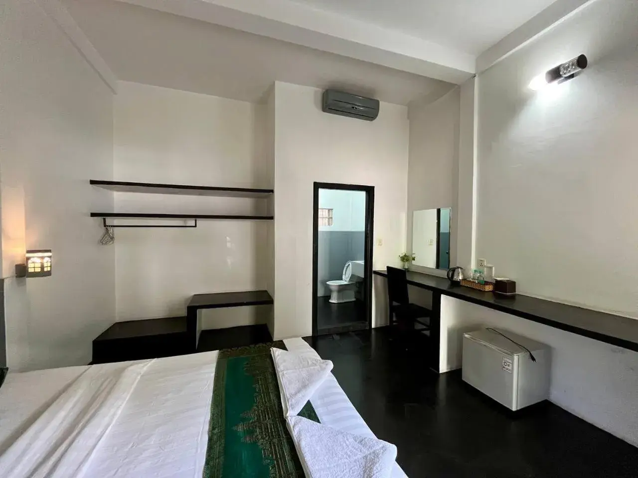 Bedroom, Bed in Home Inn Bedroom, Bed in Home Inn