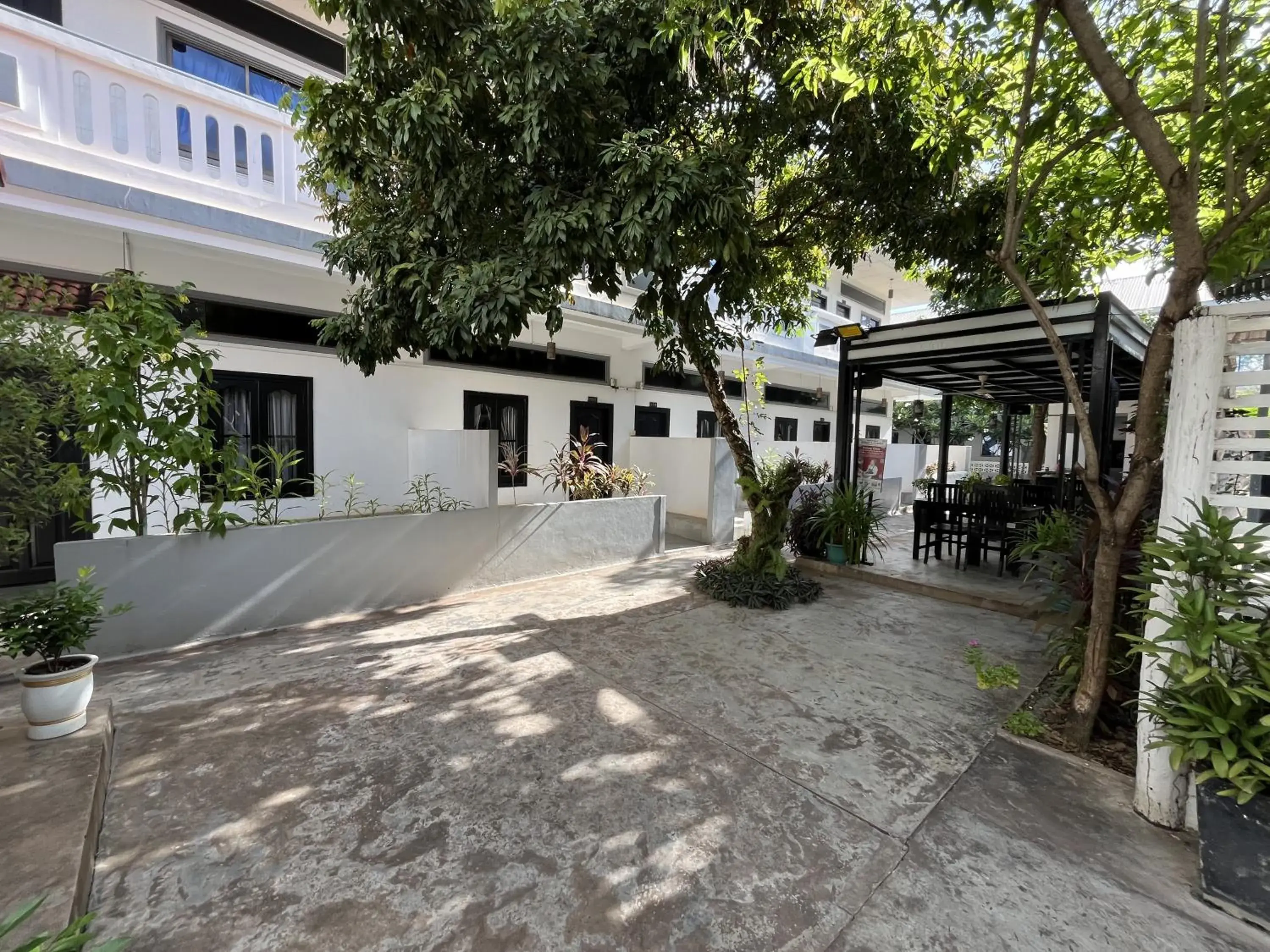 Property building in Home Inn Property building in Home Inn