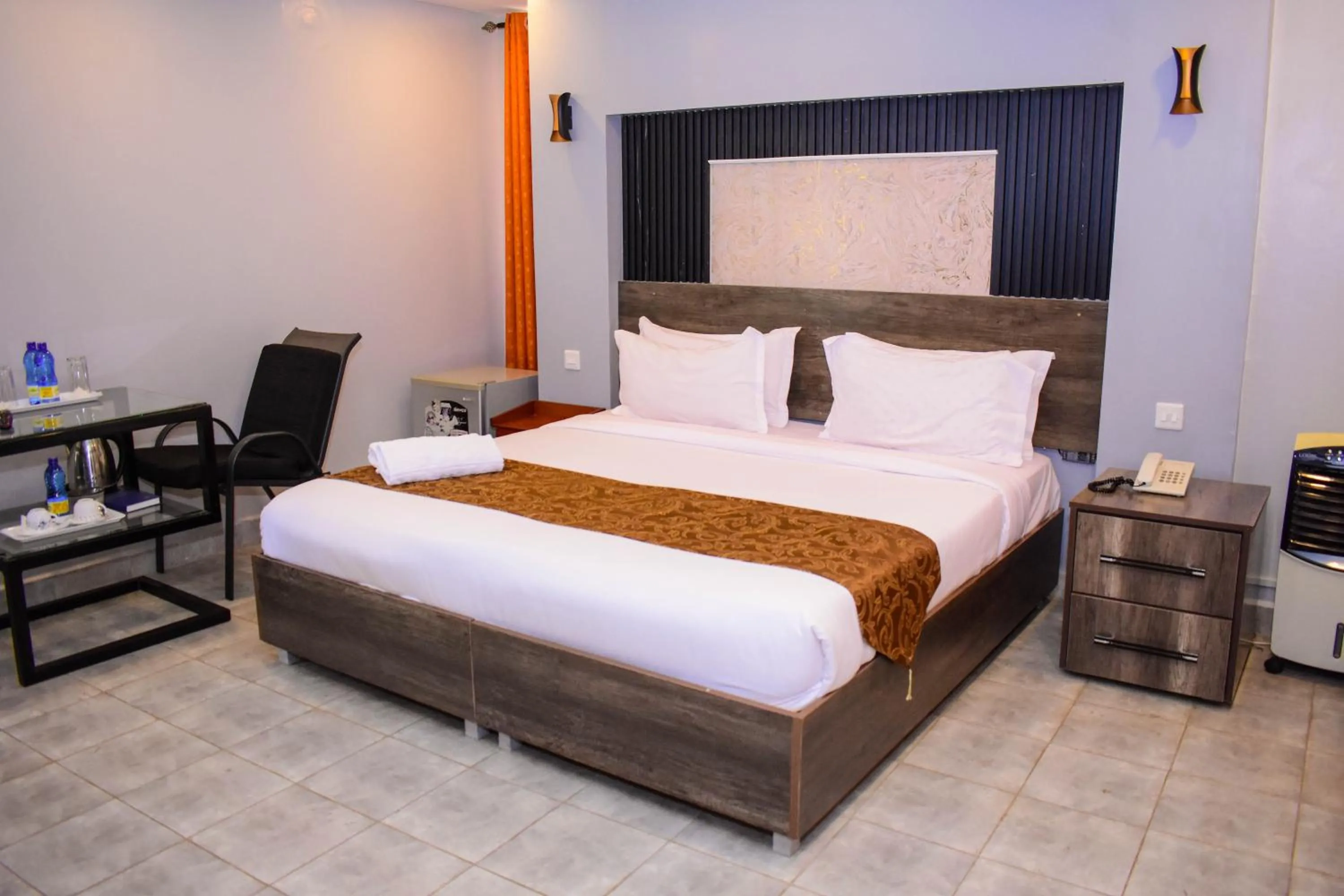 Photo of the whole room, Bed in Sunstar Hotel Nairobi