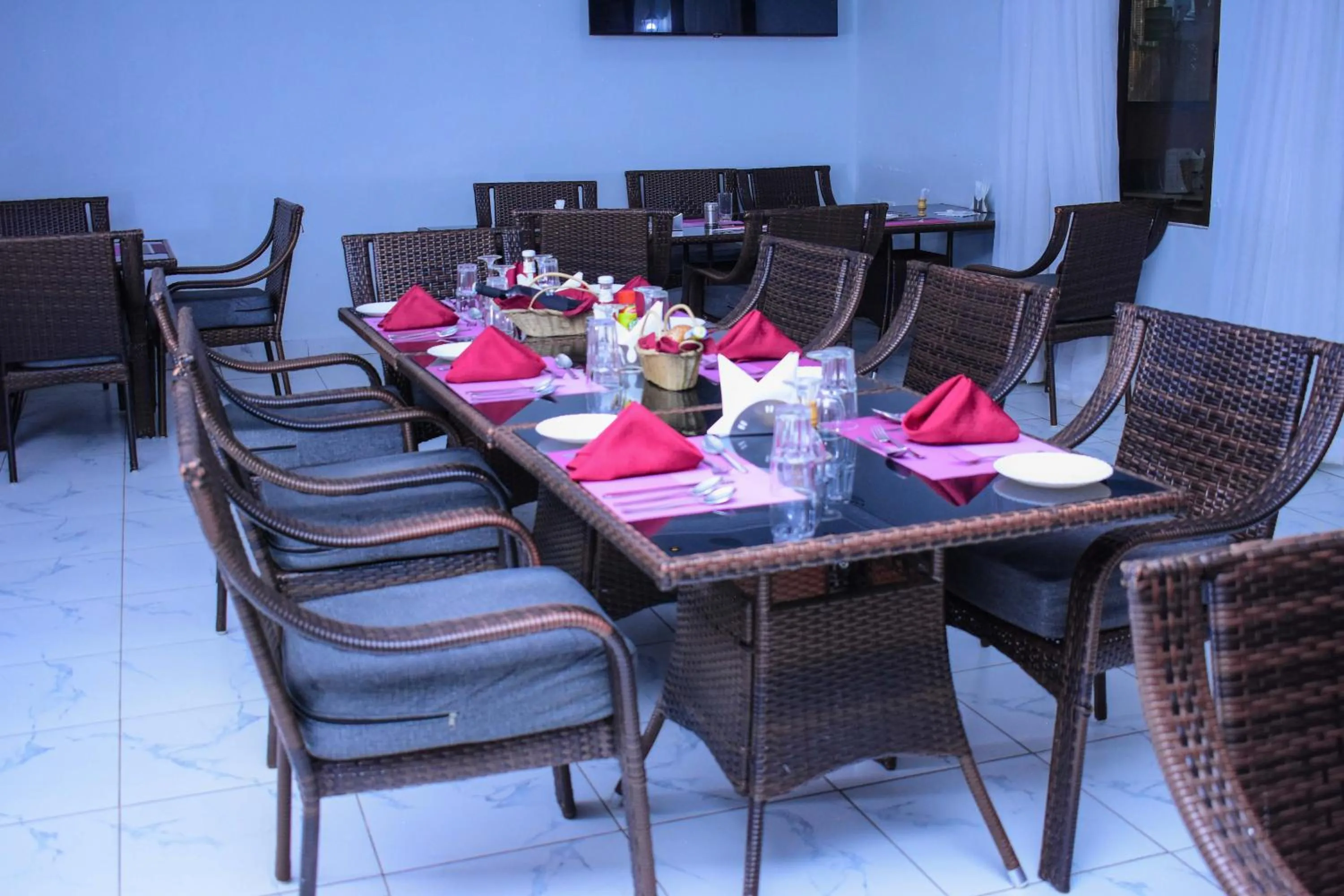 Restaurant/places to eat in Sunstar Hotel Nairobi