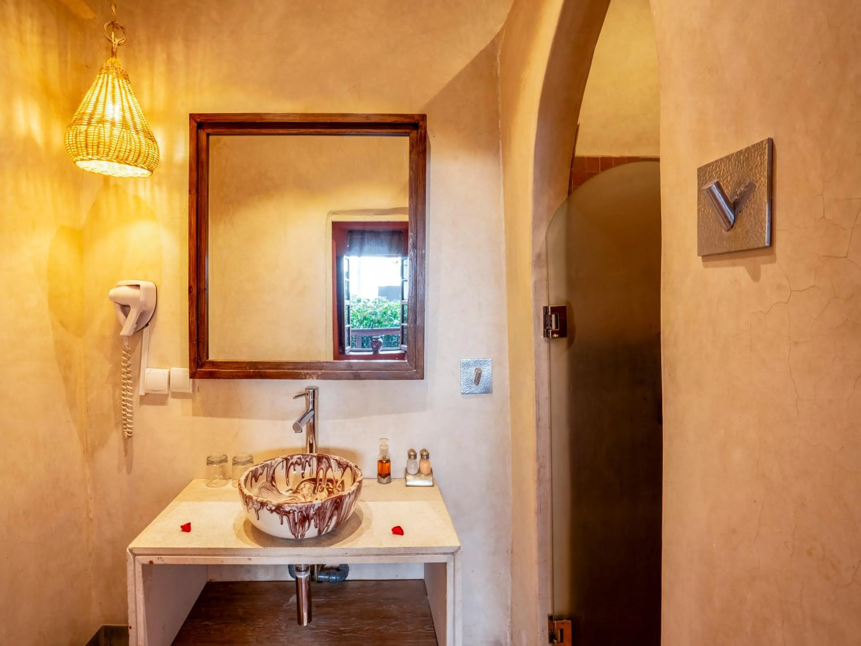 Bathroom in Riad Maialou & SPA