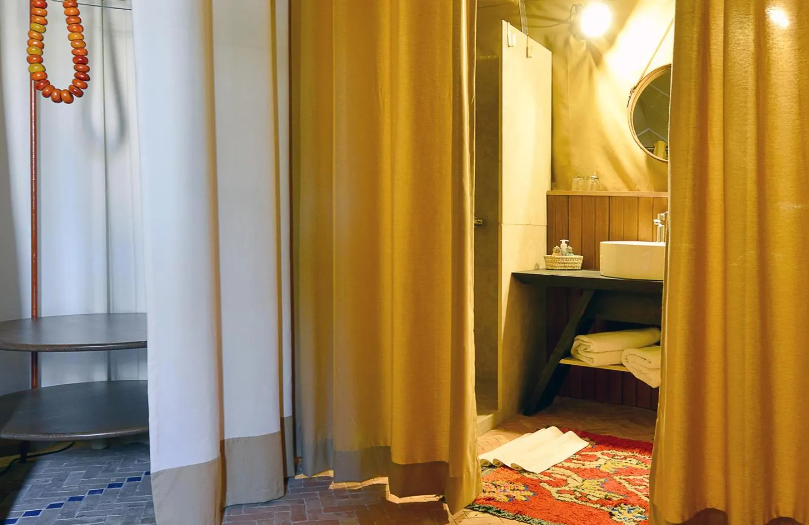 Bathroom, Bed in Riad Maialou & SPA