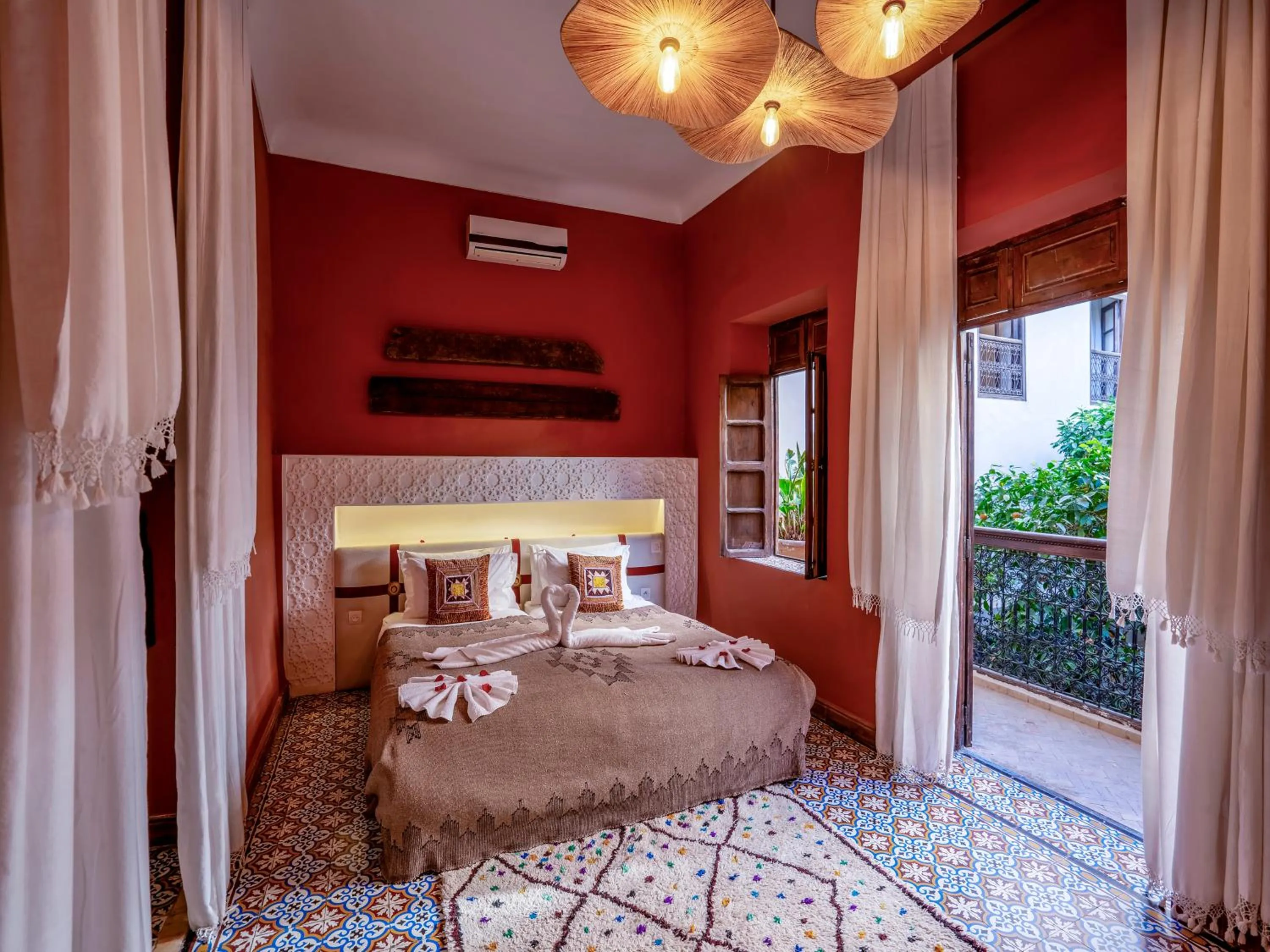 Bed in Riad Maialou & SPA