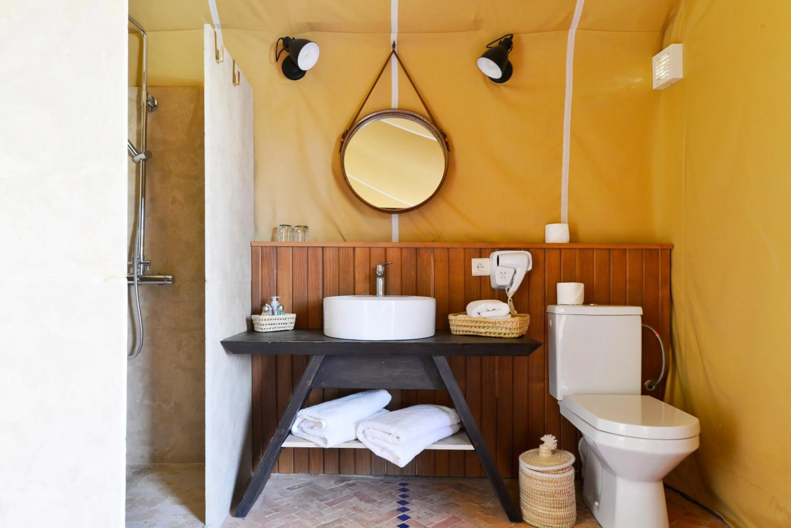 Bathroom in Riad Maialou & SPA