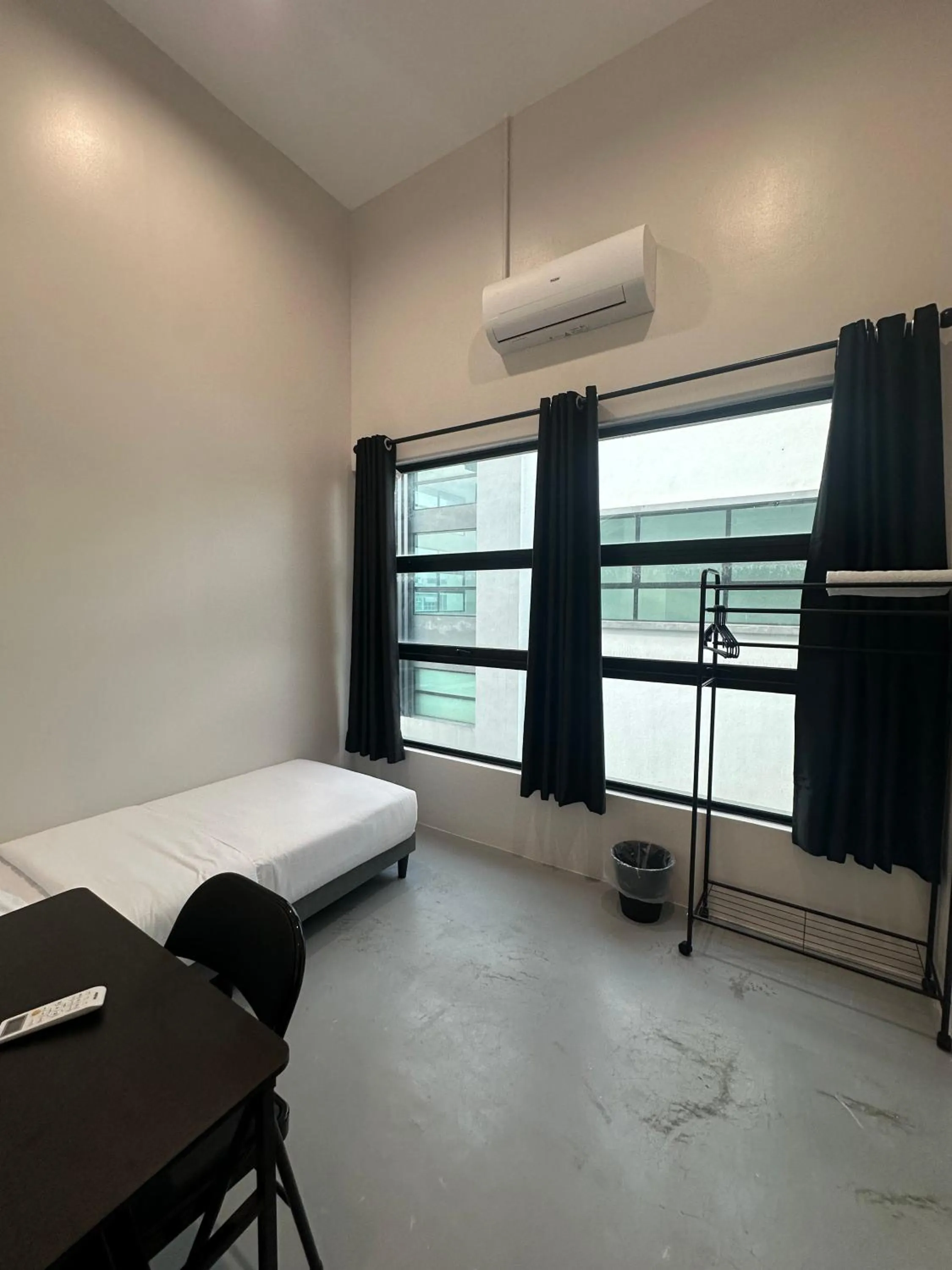 Bedroom, Bed in Be Right Back Loft - Alma