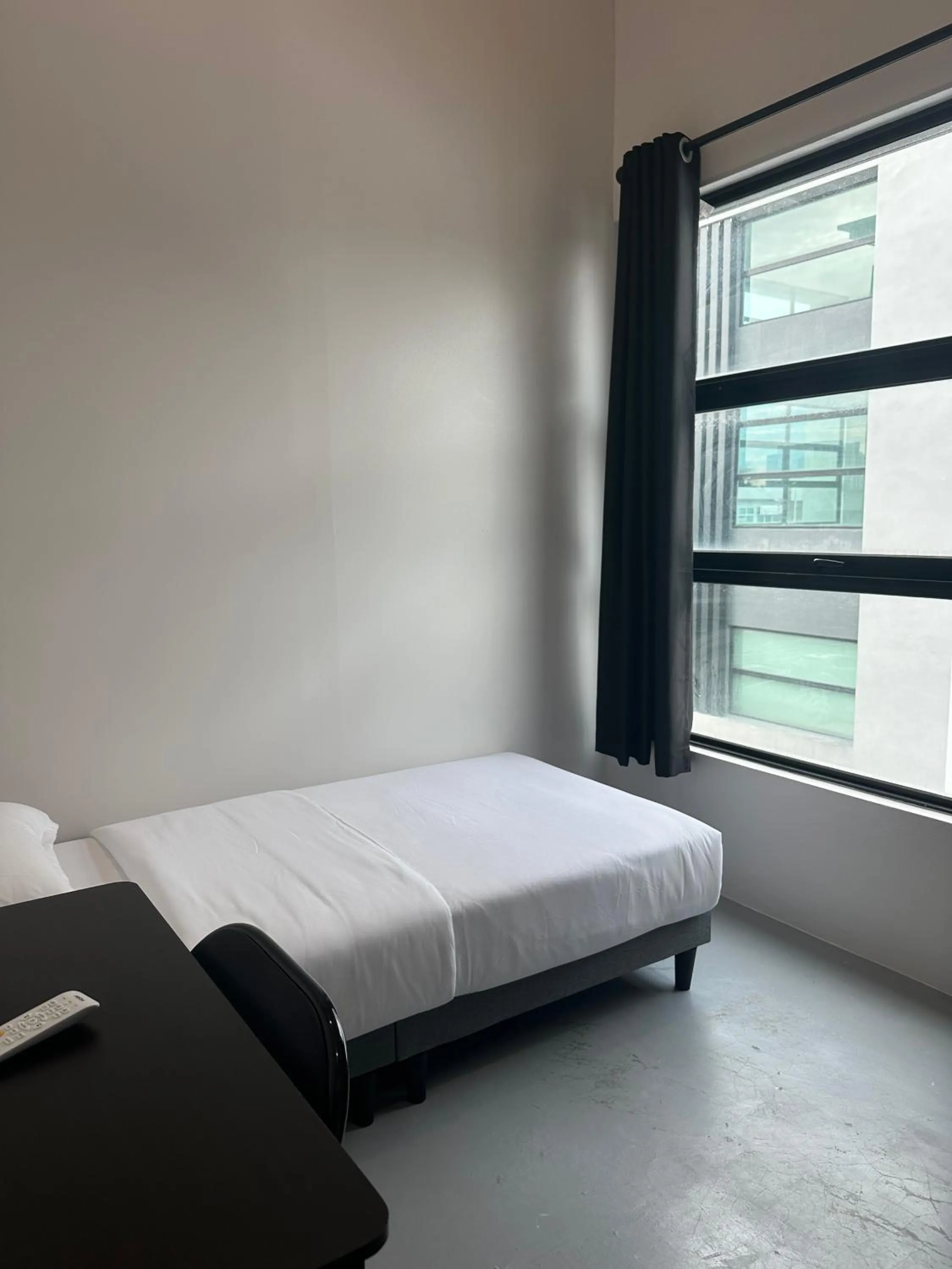 Bedroom, Bed in Be Right Back Loft - Alma