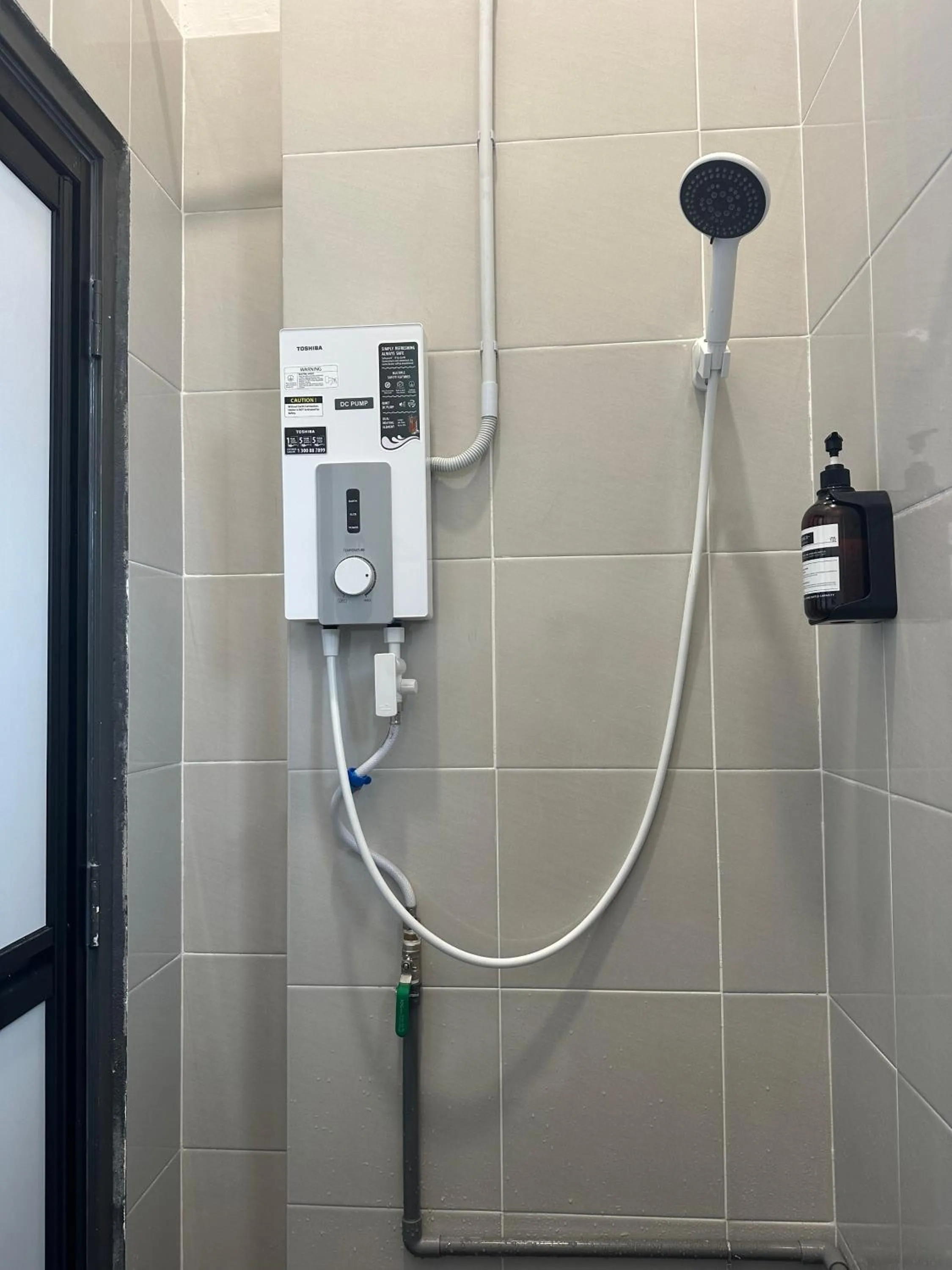 Shower in Be Right Back Loft - Alma