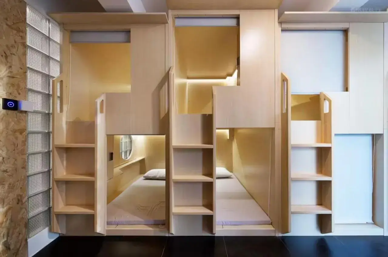Bed in 6-Bed Male Dormitory Room -Shared Bathroom in Meow Hero Youth Hostel Bed in 6-Bed Male Dormitory Room -Shared Bathroom in Meow Hero Youth Hostel