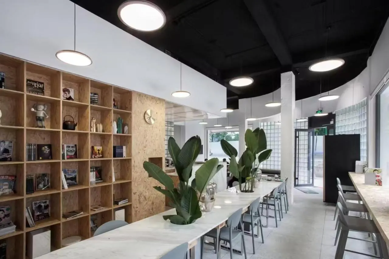 Restaurant/places to eat in Meow Hero Youth Hostel