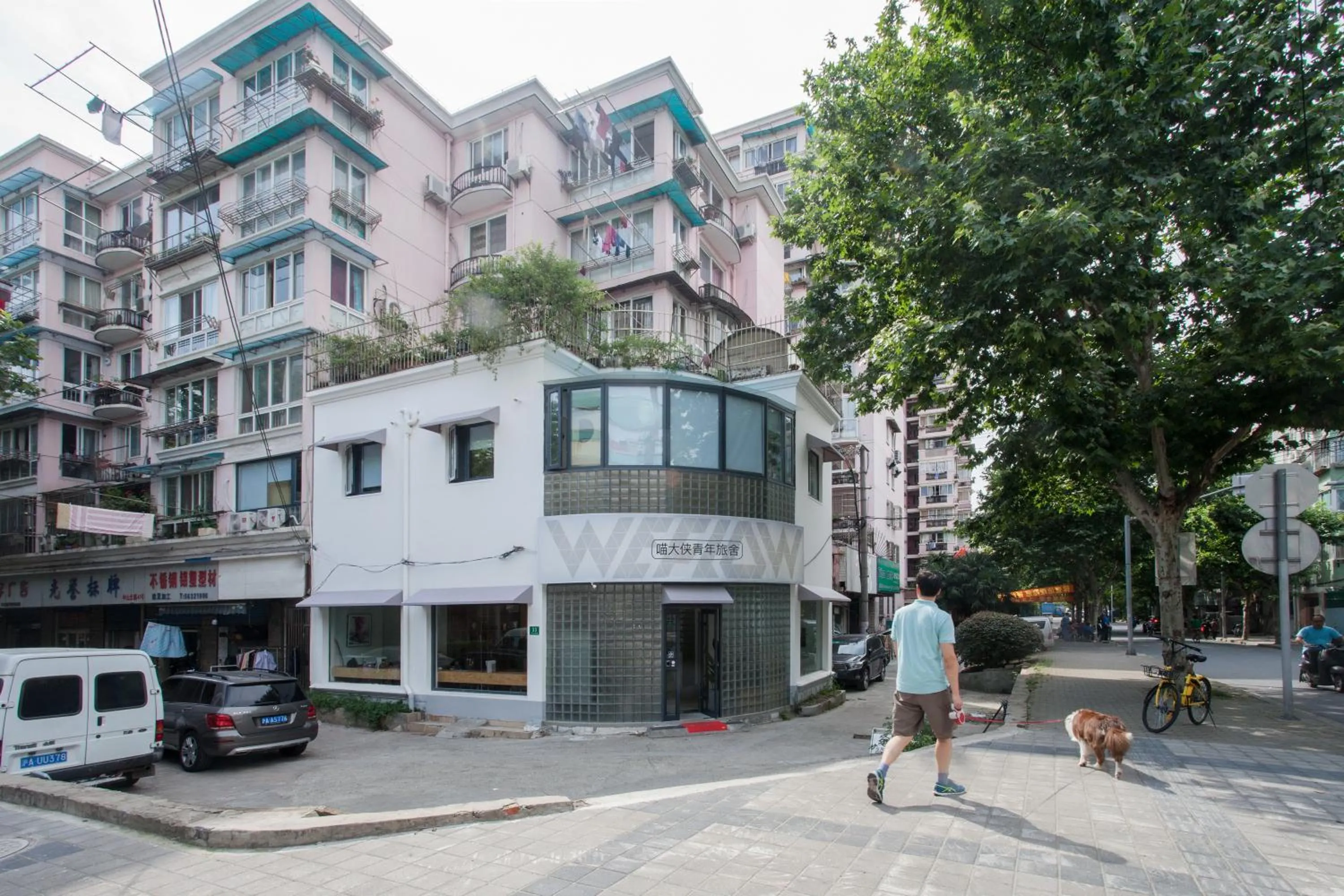 Property building in Meow Hero Youth Hostel