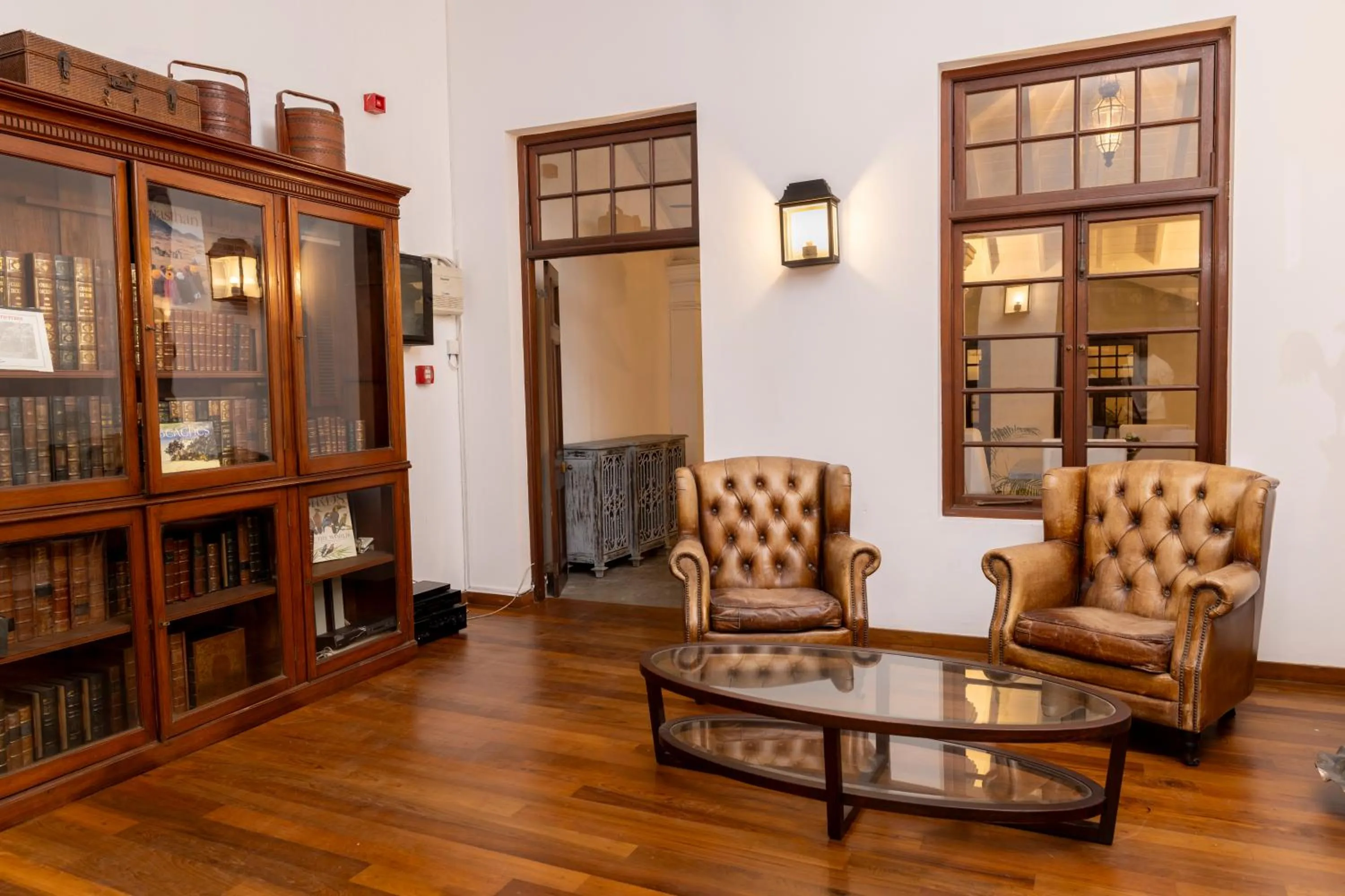 Library in La Maison de Colombo