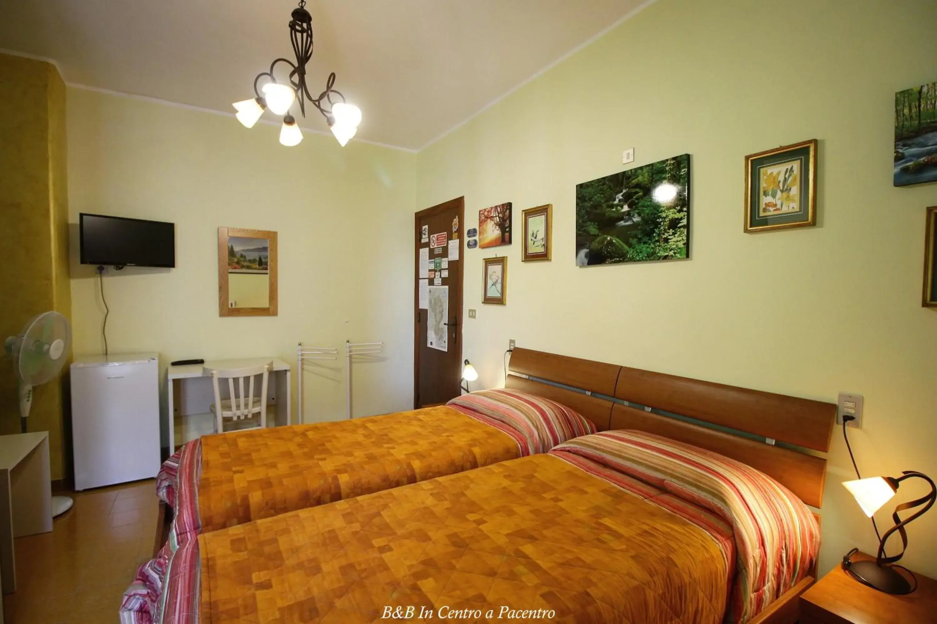 Triple Room with Private External Bathroom in B&B In Centro a Pacentro Triple Room with Private External Bathroom in B&B In Centro a Pacentro