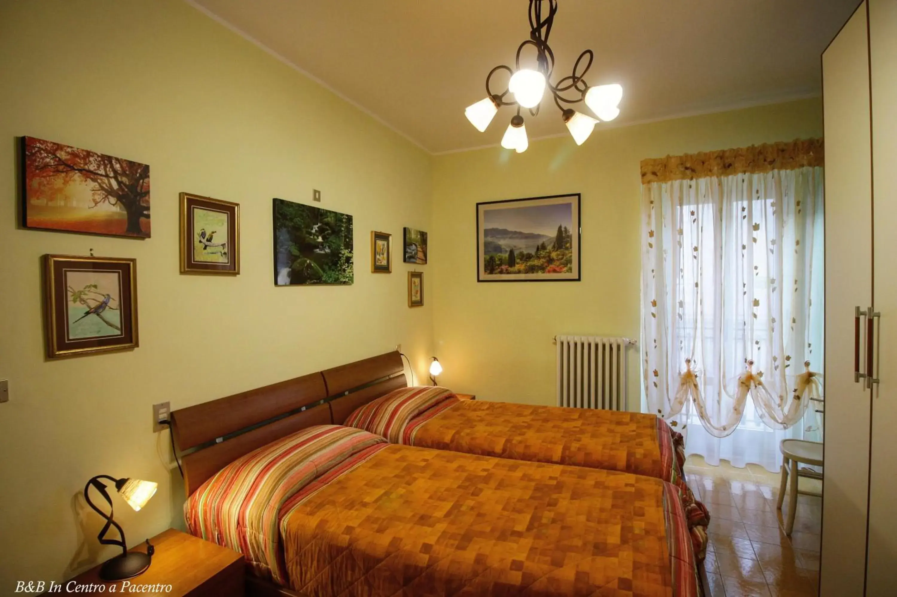 Triple Room with Private External Bathroom in B&B In Centro a Pacentro Triple Room with Private External Bathroom in B&B In Centro a Pacentro