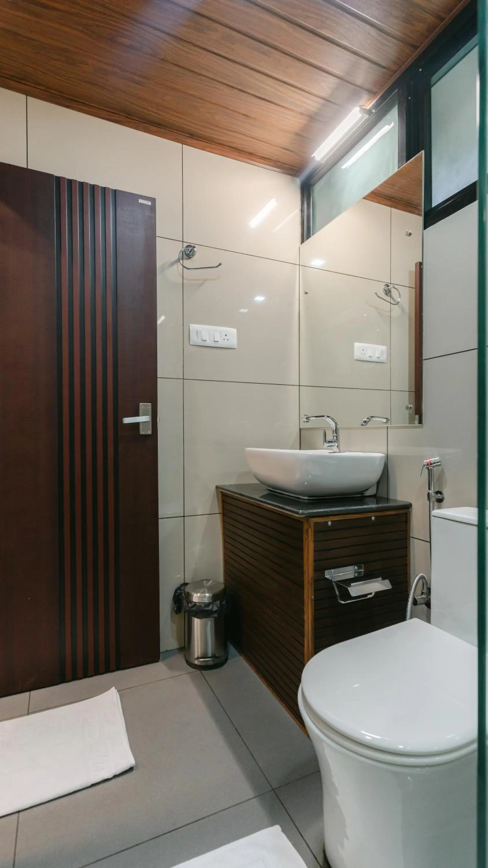 Toilet, Bed in Swag Vista Resort