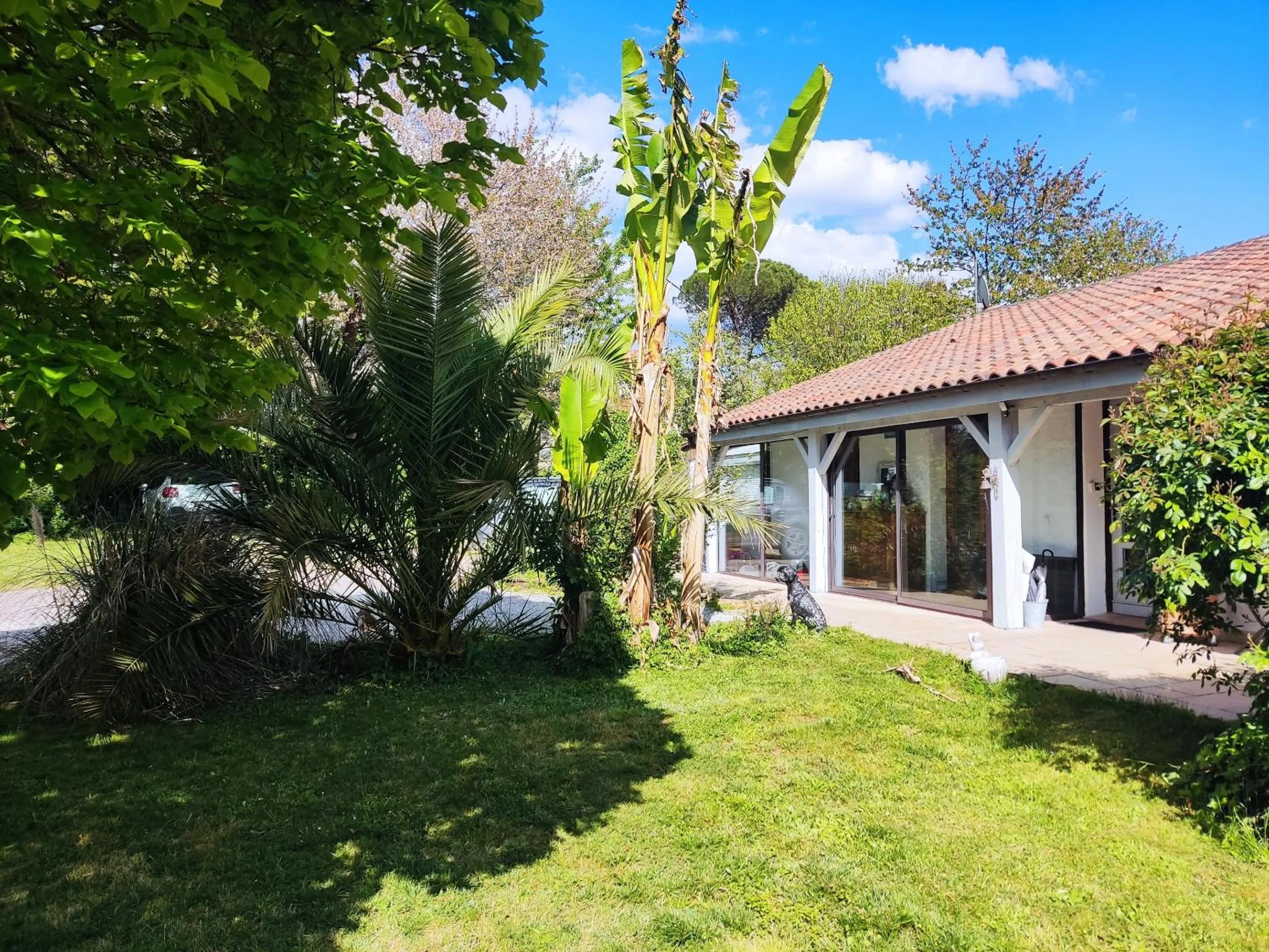 Facade/entrance in Chez Isa et Dens