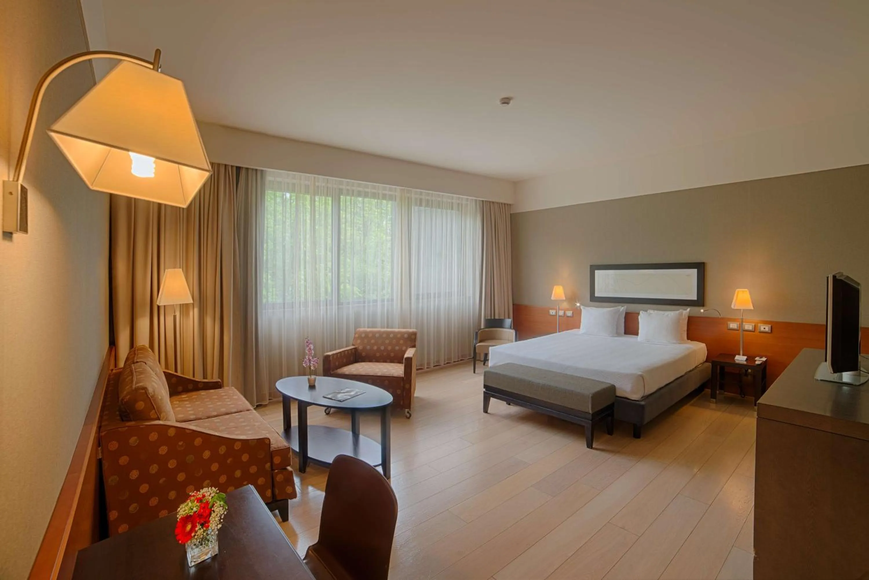 Photo of the whole room, Bed in NH Linate