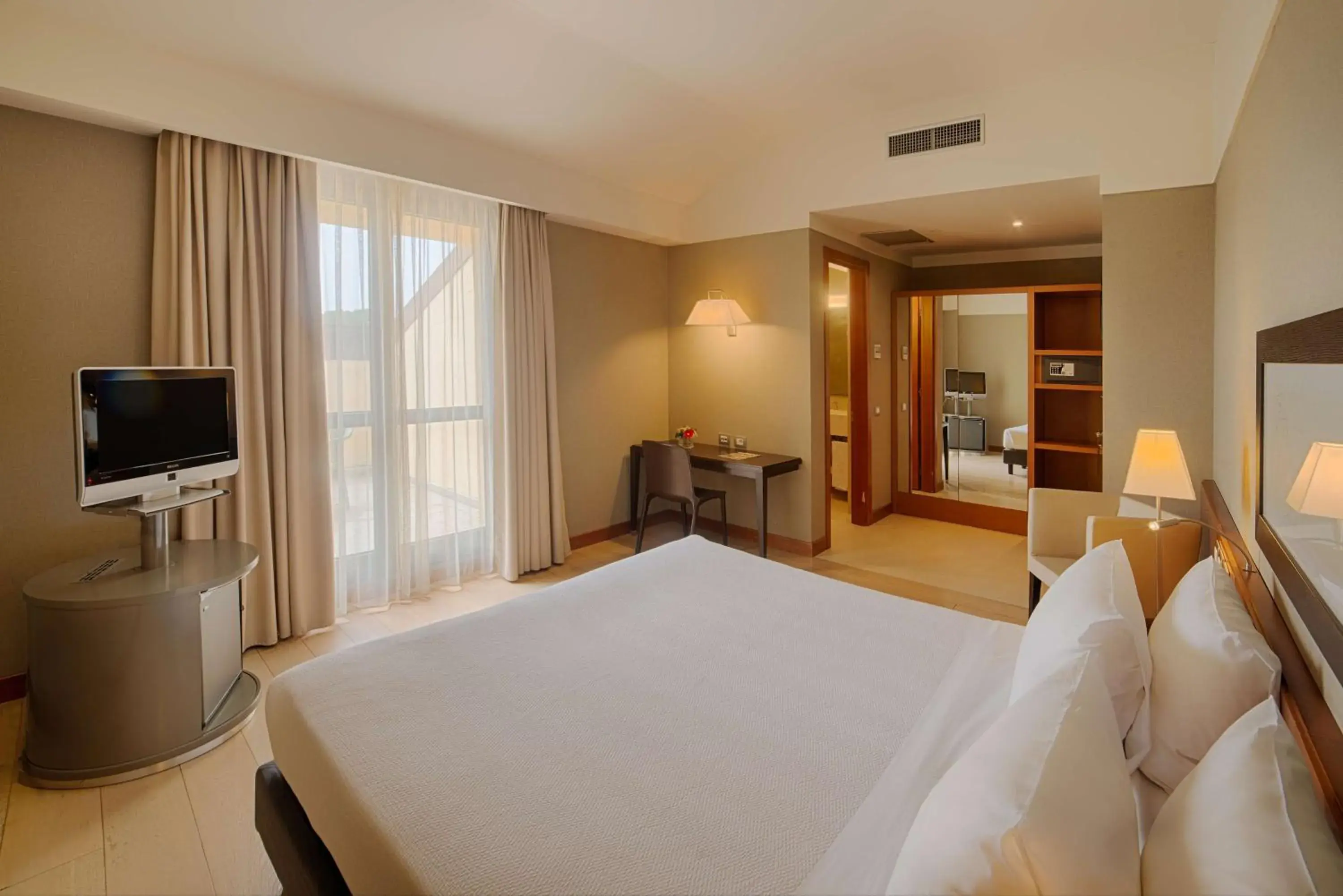 Photo of the whole room, Bed in NH Linate Photo of the whole room, Bed in NH Linate