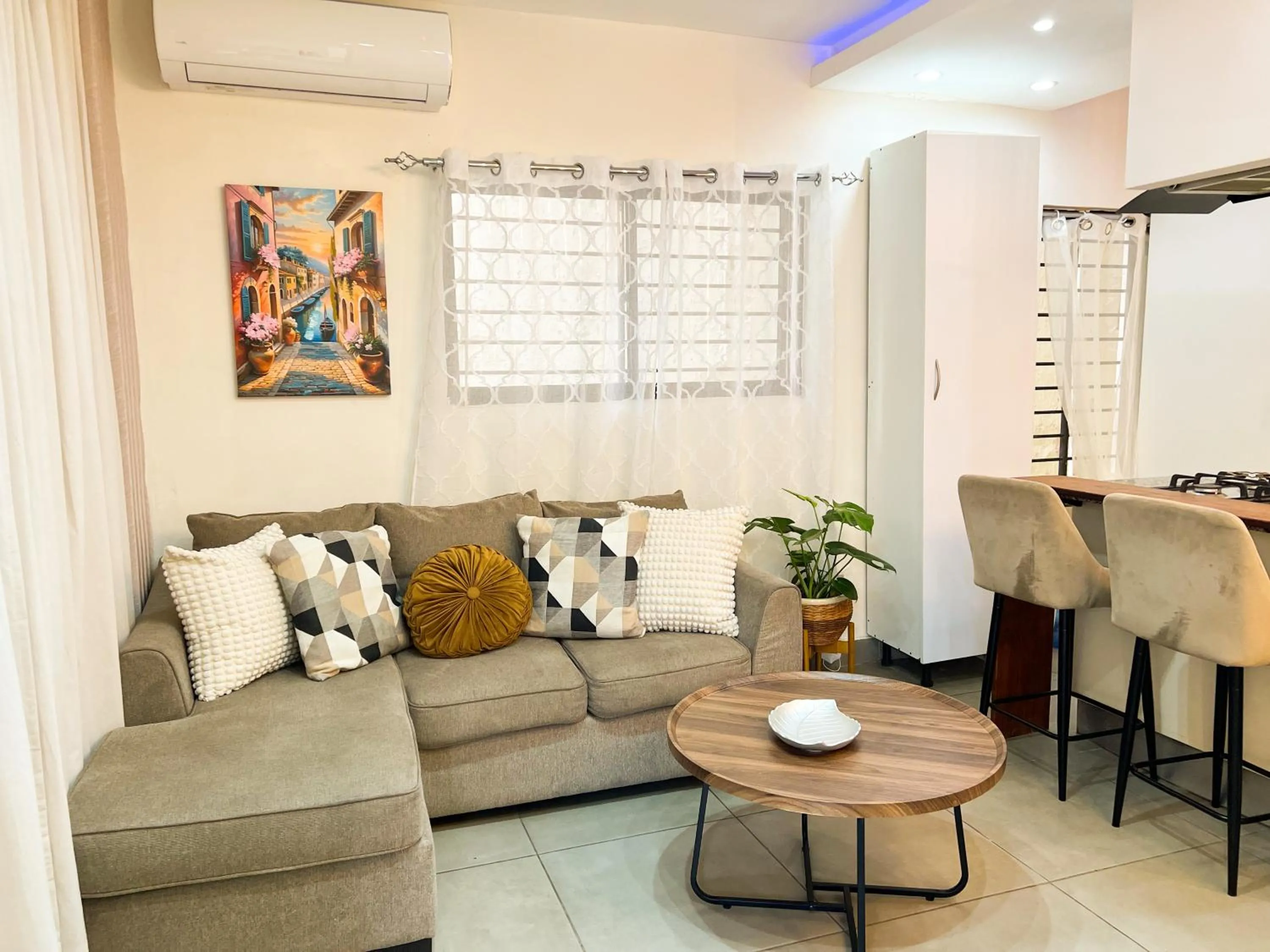 Colonial leyton apartment