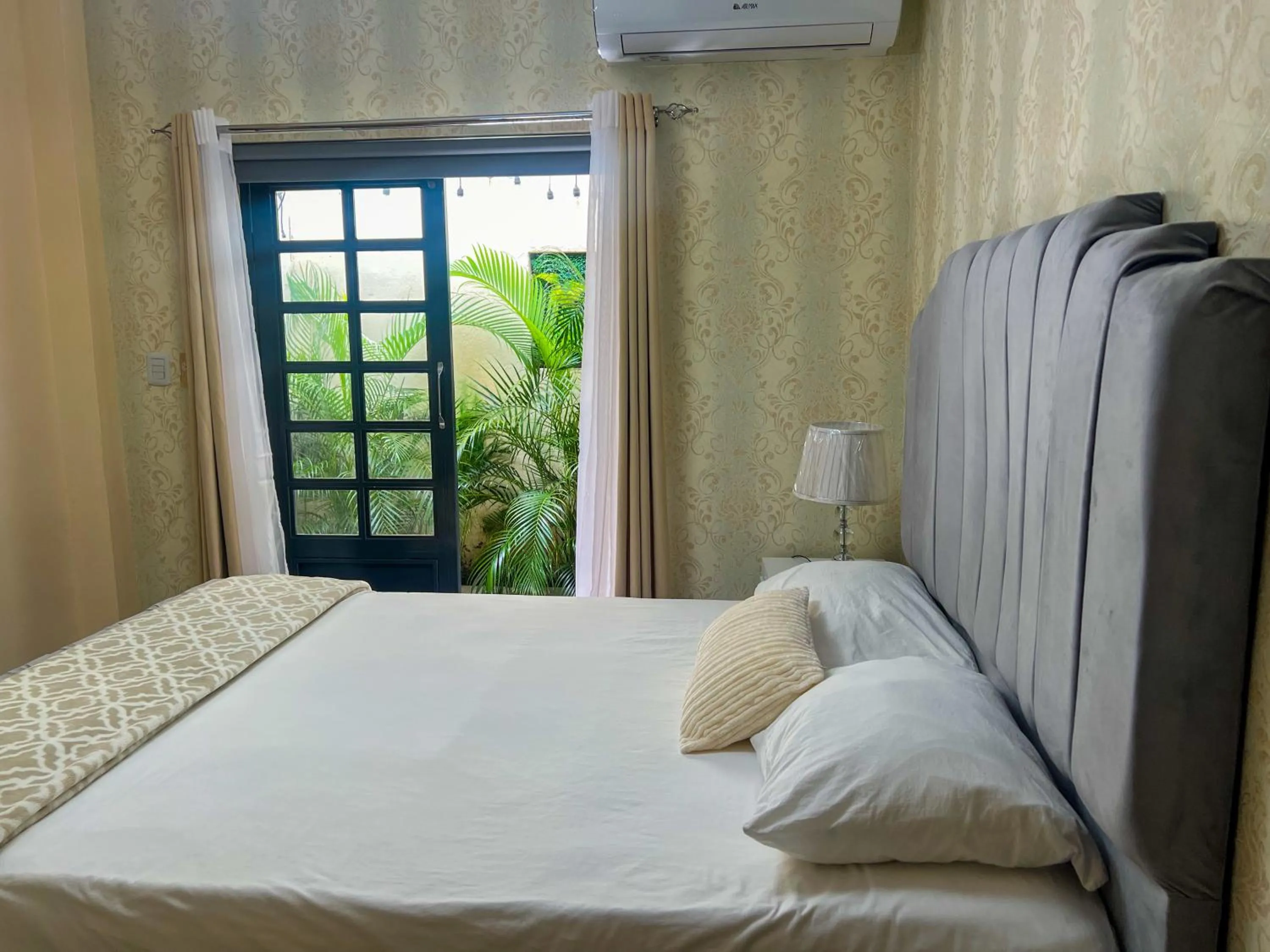 Colonial leyton apartment