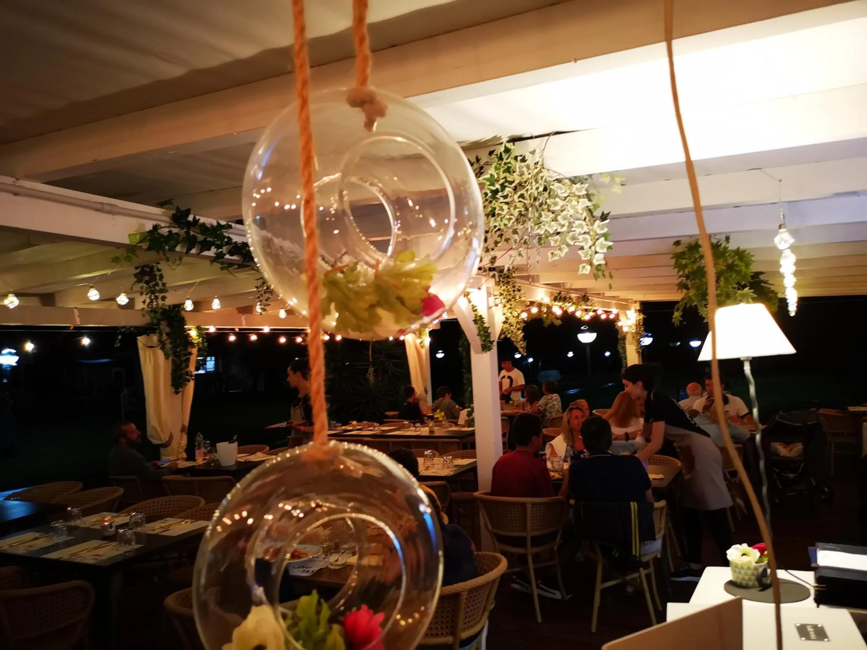 Restaurant/places to eat in Rey beach Club