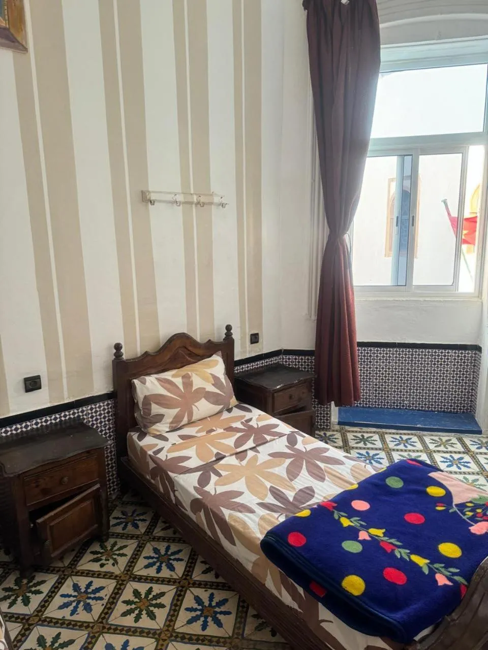 Twin Room with Shared Toilet - single occupancy in Hotel majestc