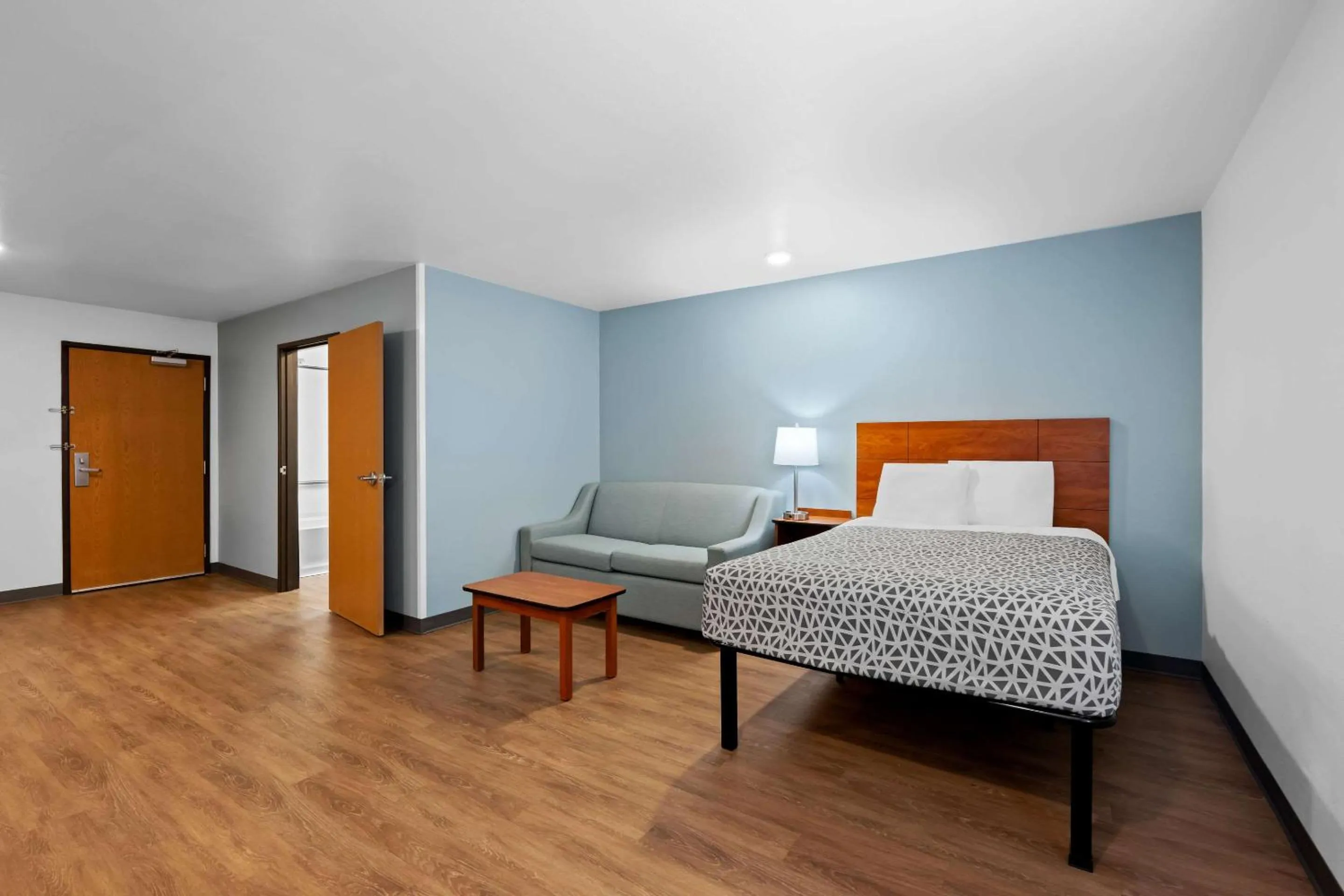 Bedroom, Bed in WoodSpring Suites Hobbs