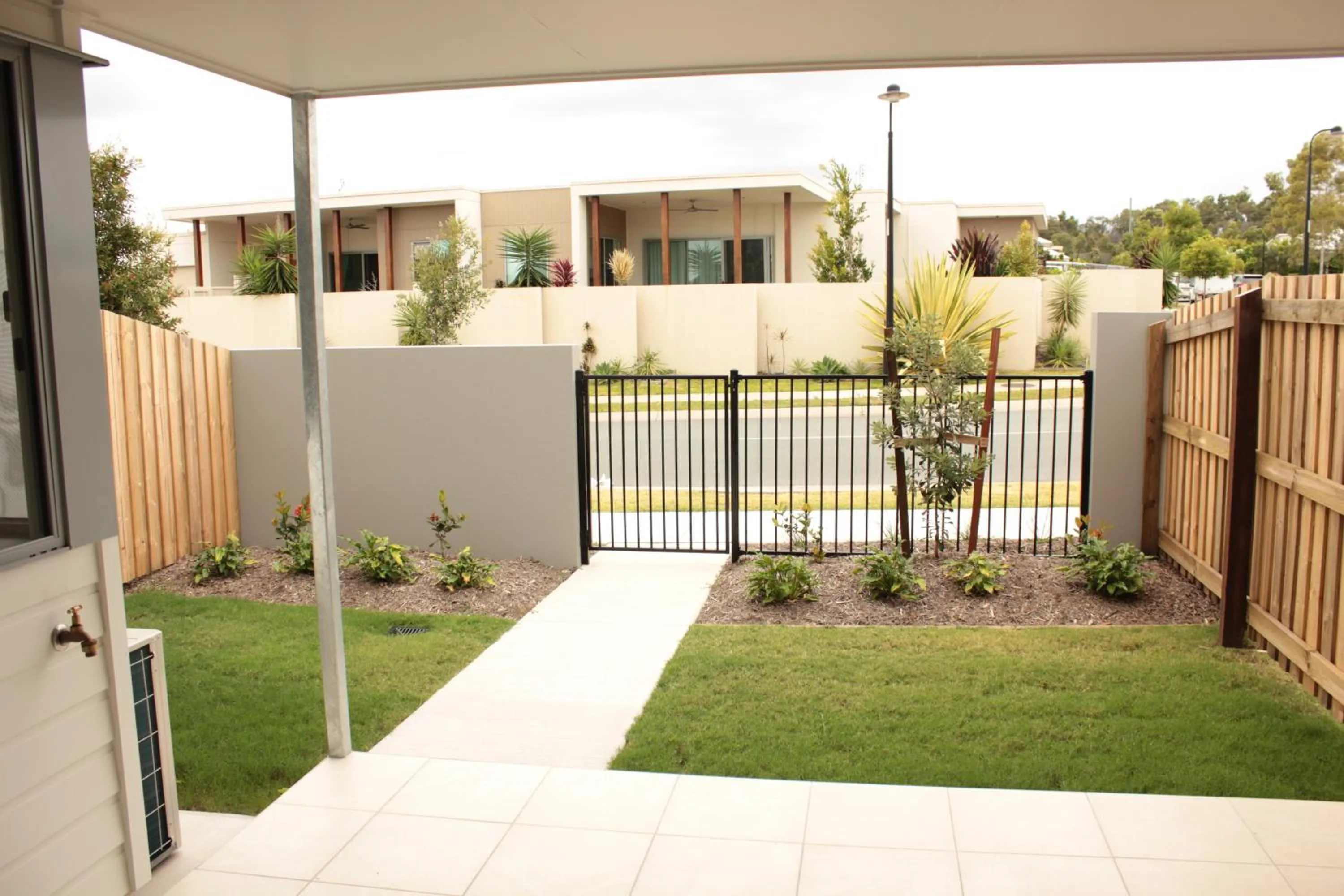 Facade/entrance in Direct Collective - Breeze on Brightwater