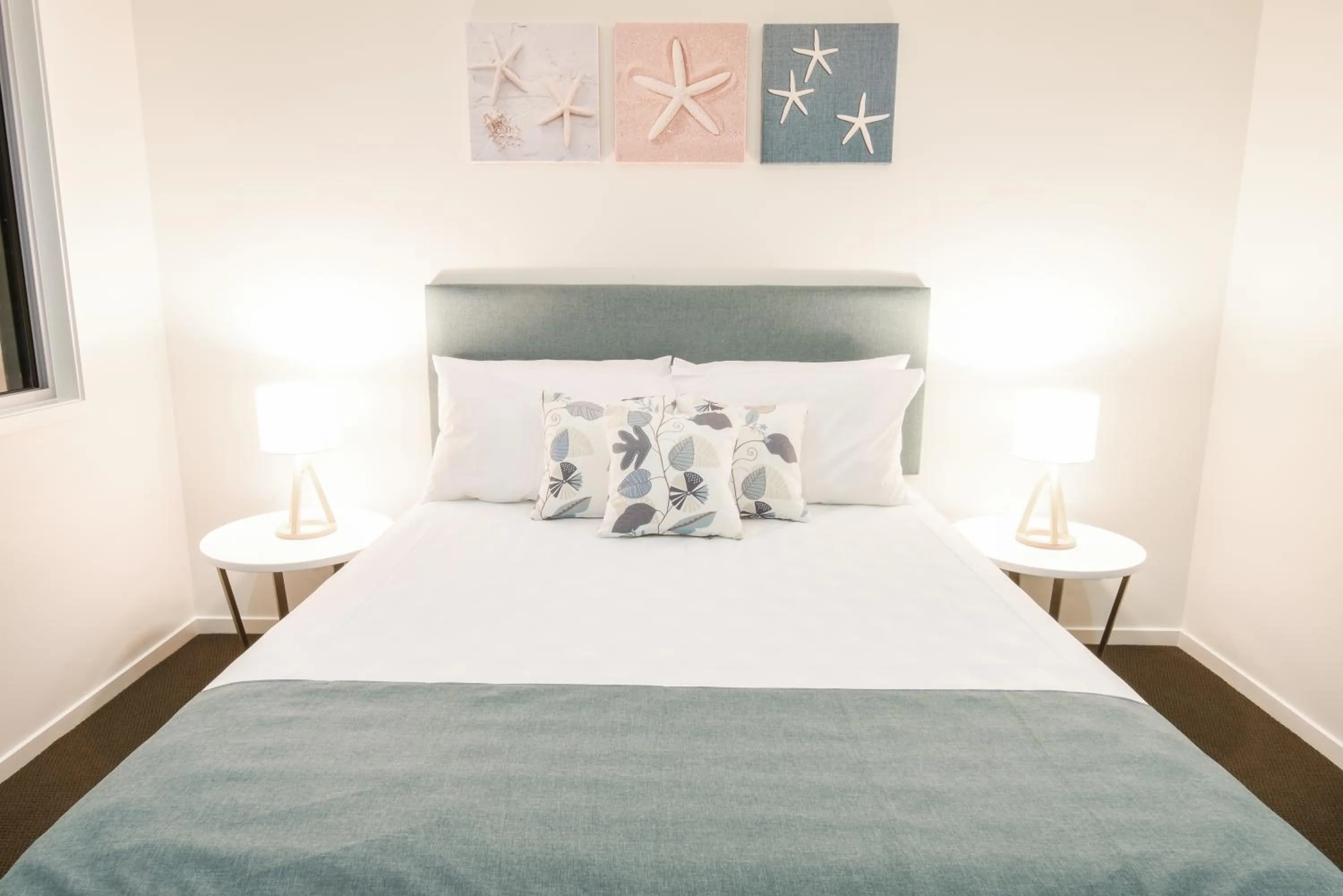 Bedroom, Bed in Direct Collective - Breeze on Brightwater