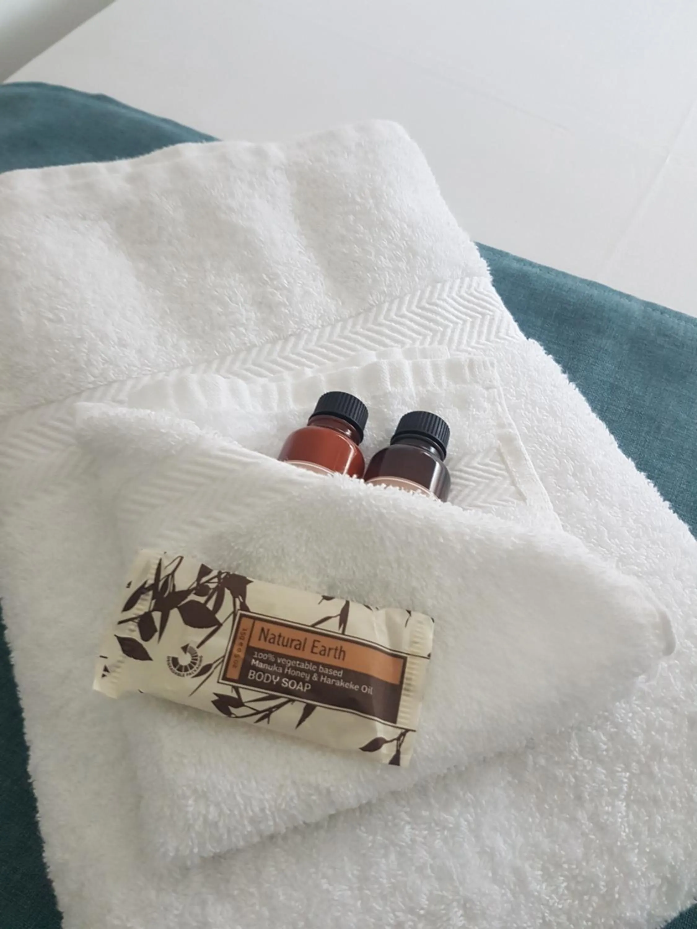 Bathroom, Bed in Direct Collective - Breeze on Brightwater