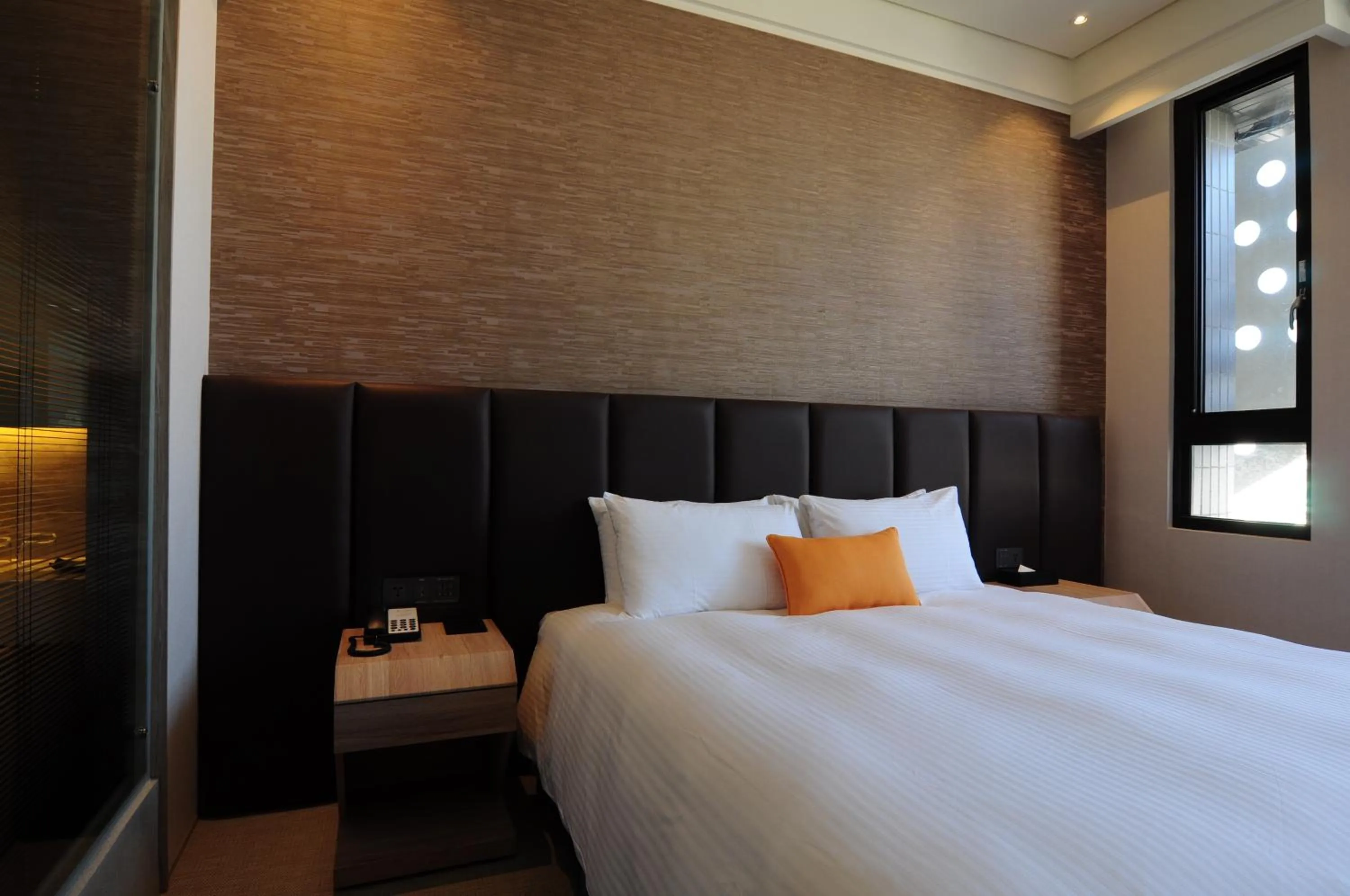 Photo of the whole room, Bed in Treeart Hotel