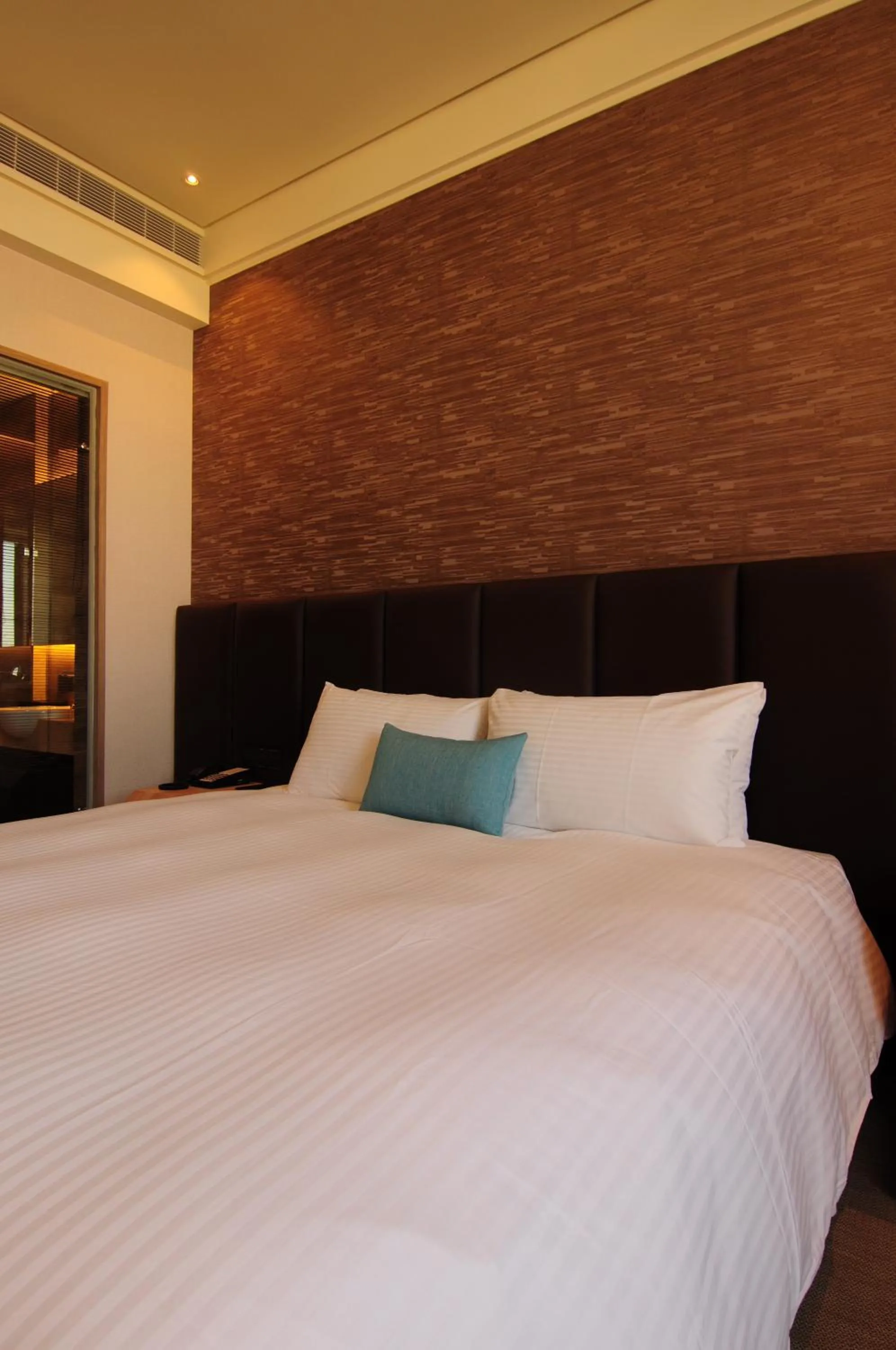 Photo of the whole room, Bed in Treeart Hotel