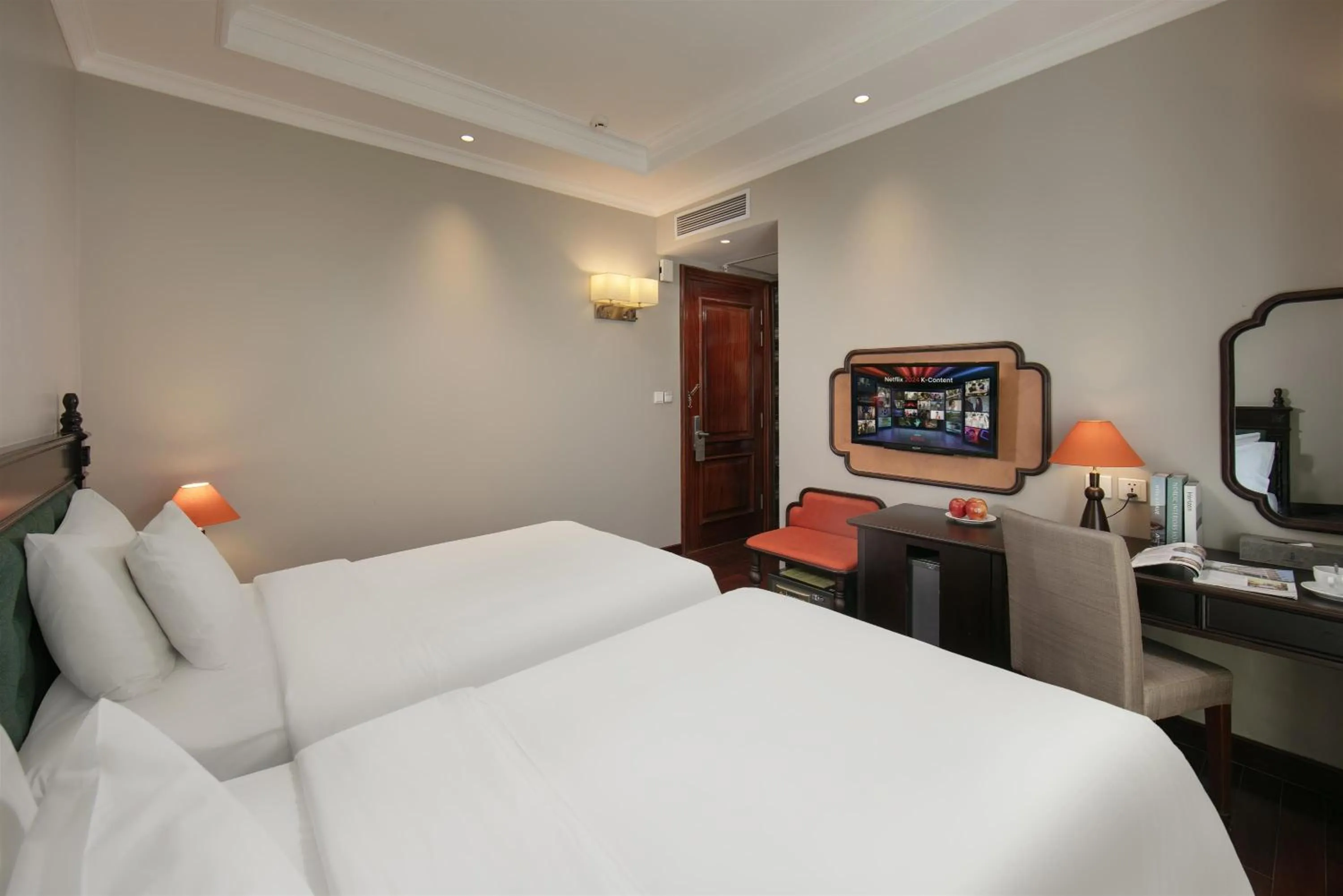 Photo of the whole room, Bed in Sunline Central Hotel