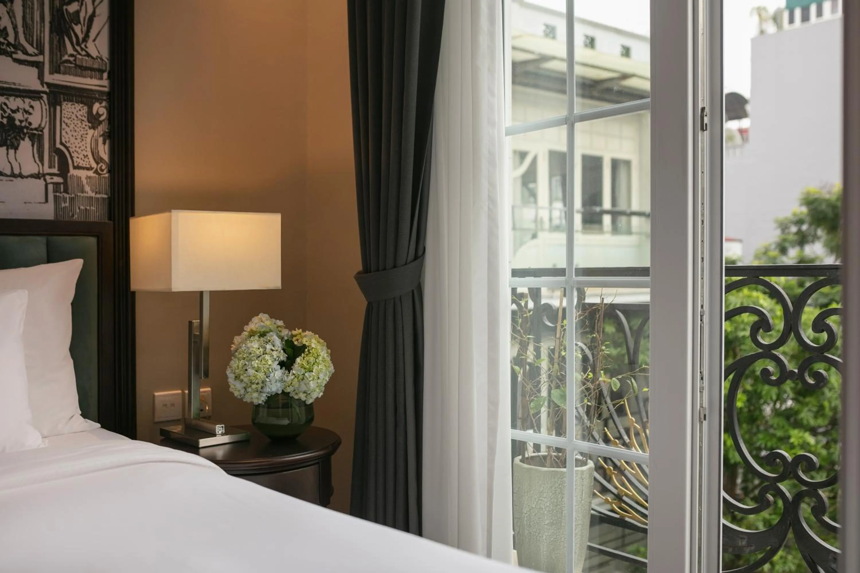 View (from property/room), Bed in Sunline Central Hotel