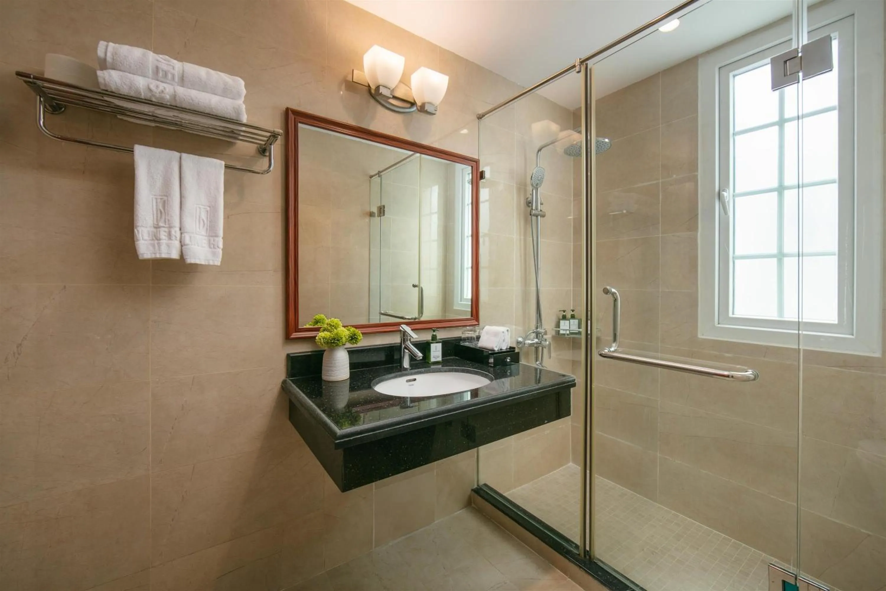 Bathroom in Sunline Central Hotel